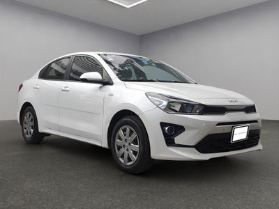 2023 Kia RIO 4 PTS L TA VE R-15