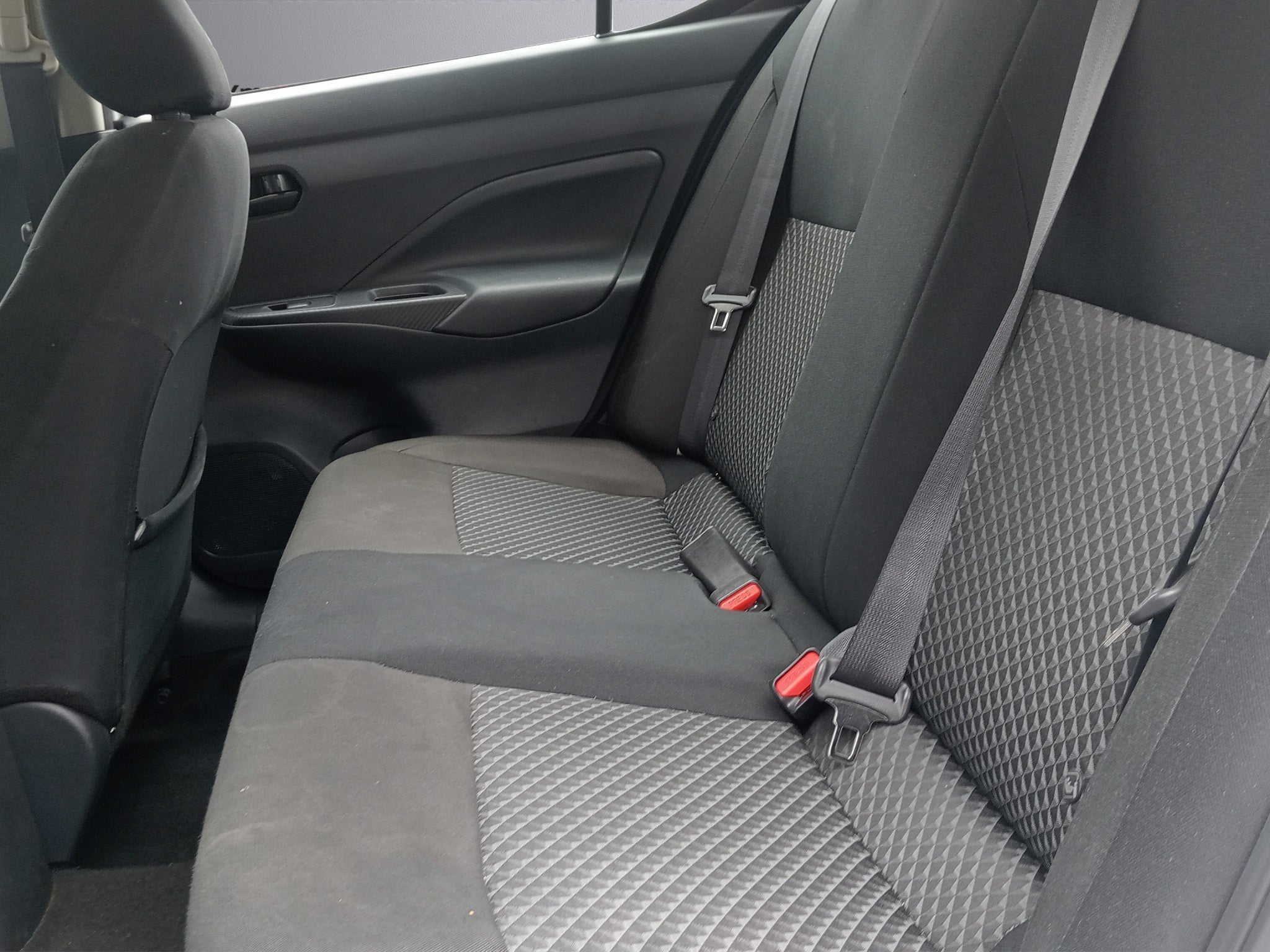 2024 Nissan VERSA 4P SENSE L41.6 AUT