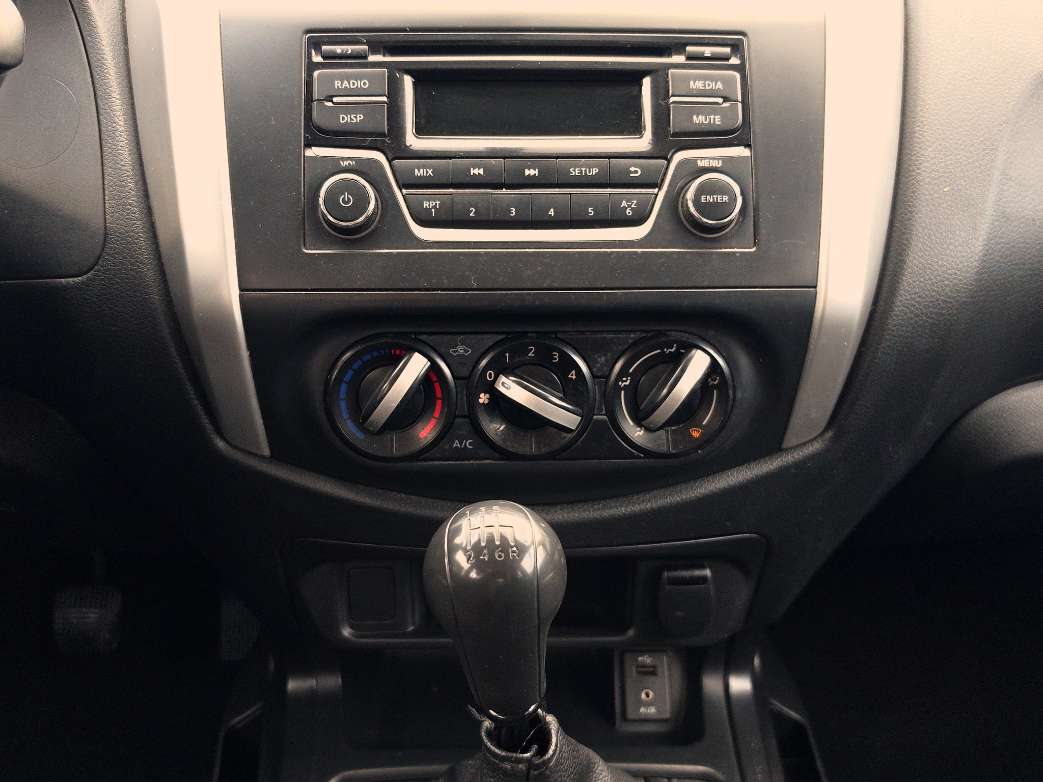 2020 Nissan NP300 4 PTS PICK-UP DOBLE CABINA SE TM6 AAC VE