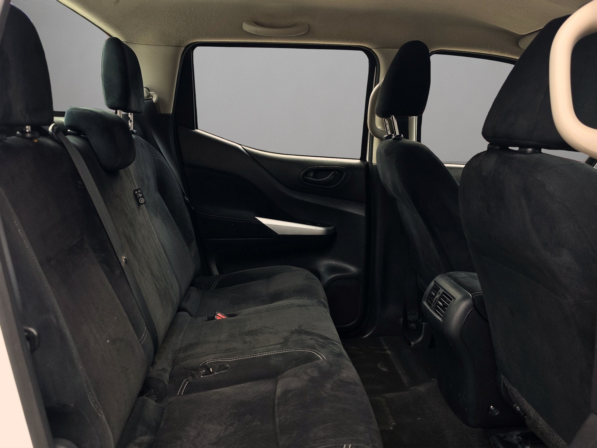 2020 Nissan NP300 4 PTS PICK-UP DOBLE CABINA SE TM6 AAC VE