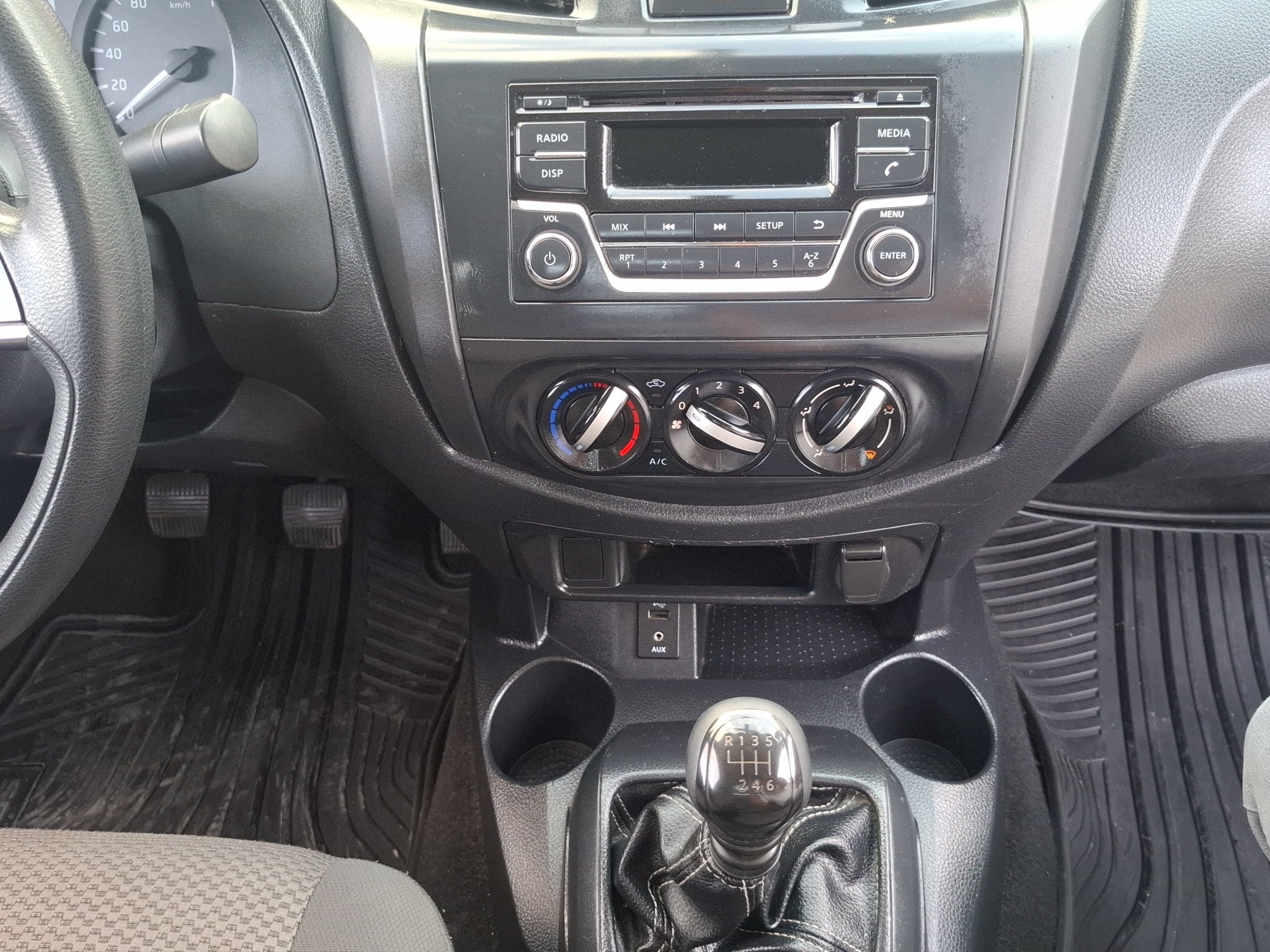 2022 Nissan NP300 2 PTS ESTACAS TM6 AAC