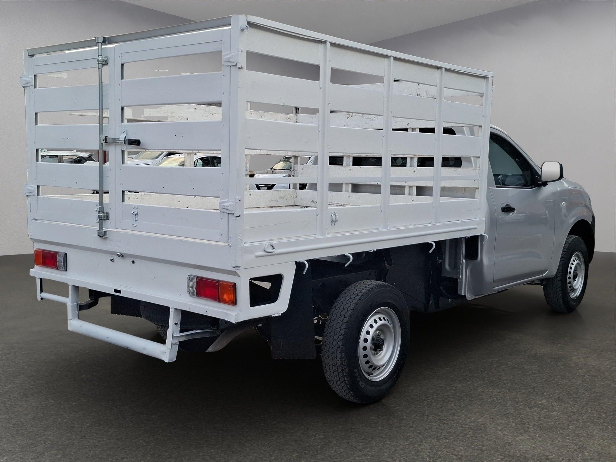 2022 Nissan NP300 2 PTS ESTACAS TM6 AAC