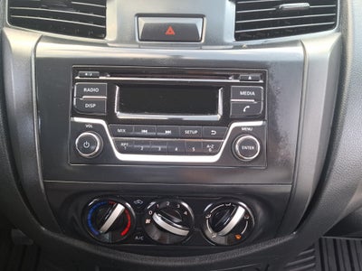 2022 Nissan NP300 2 PTS ESTACAS TM6 AAC