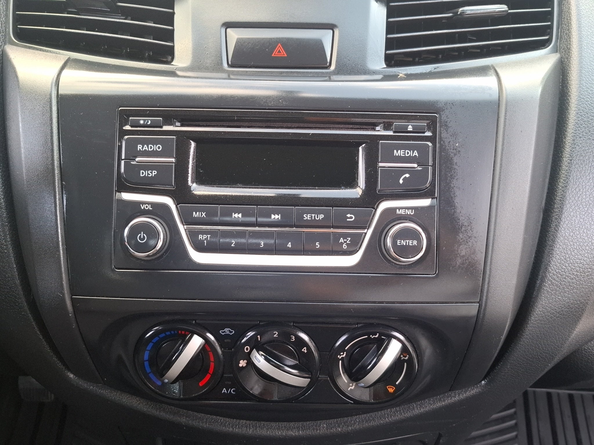 2022 Nissan NP300 2 PTS ESTACAS TM6 AAC