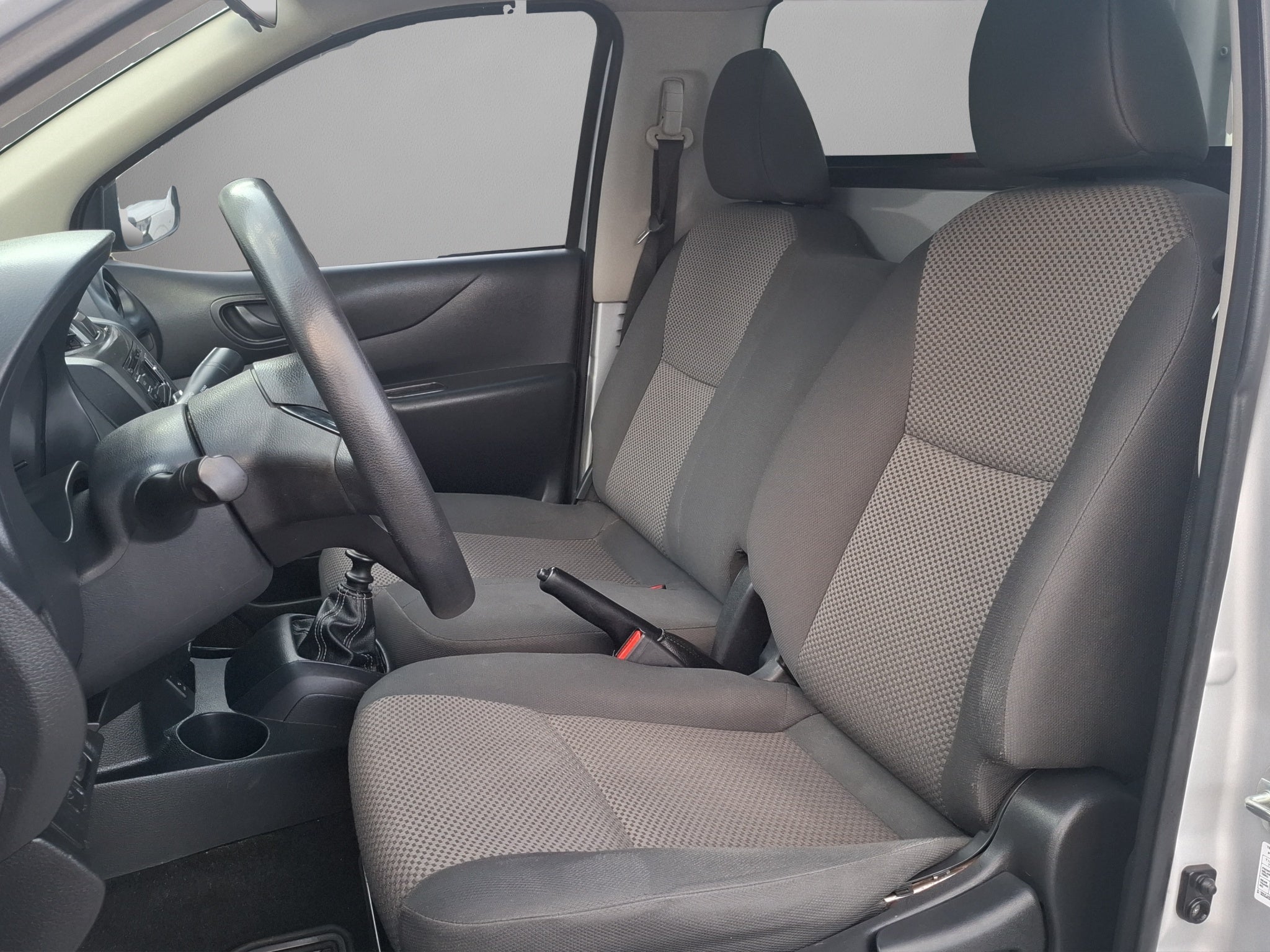 2022 Nissan NP300 2 PTS ESTACAS TM6 AAC