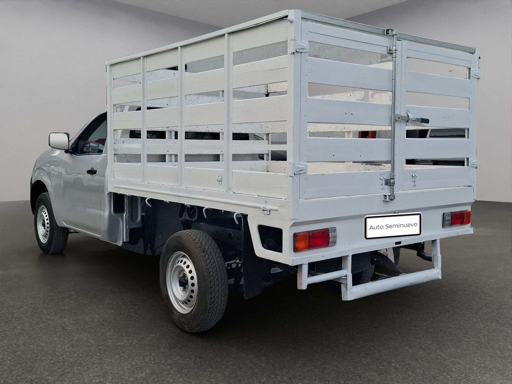 2022 Nissan NP300 2 PTS ESTACAS TM6 AAC