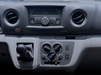 2021 Nissan URVAN 4 PTS AMPLIA TM5 AAC DESEM TRAS 15 PAS
