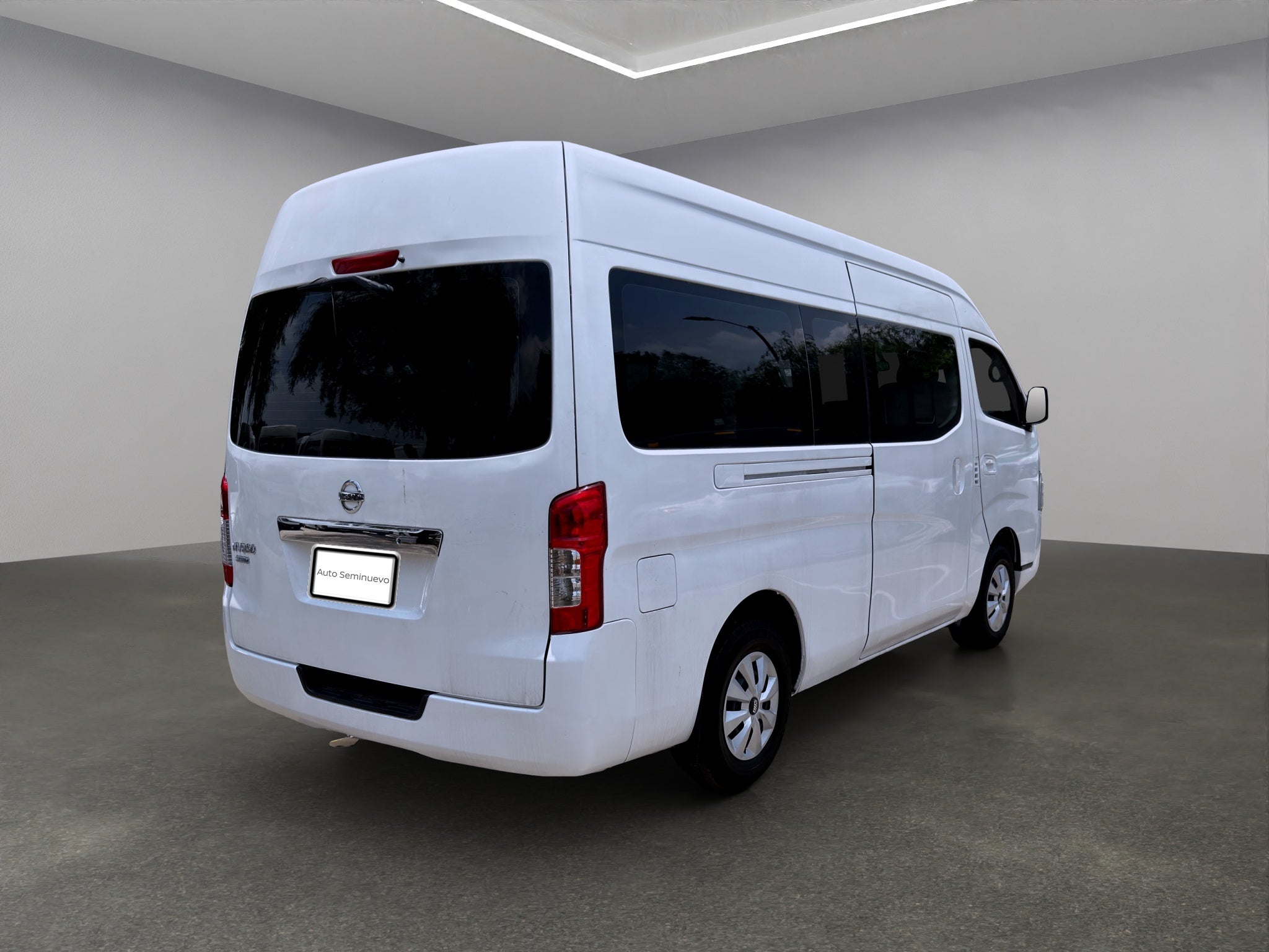 2021 Nissan URVAN 4 PTS AMPLIA TM5 AAC DESEM TRAS 15 PAS