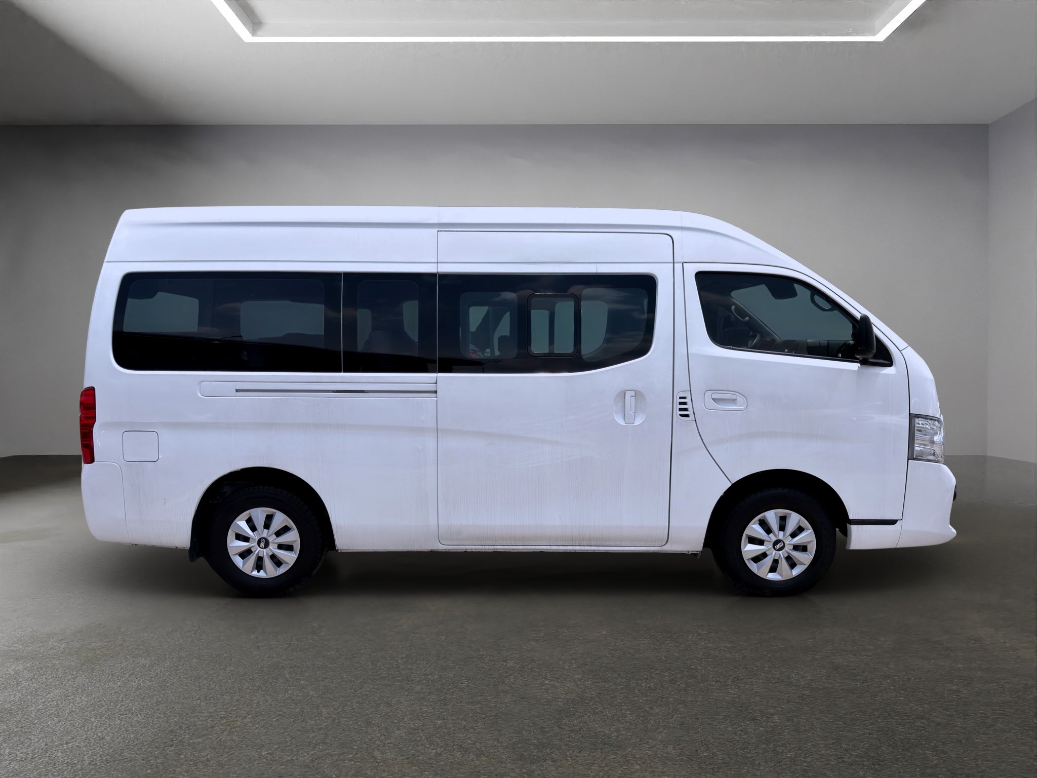 2021 Nissan URVAN 4 PTS AMPLIA TM5 AAC DESEM TRAS 15 PAS