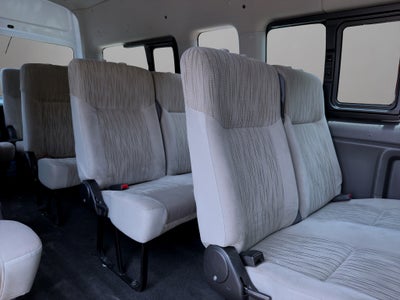 2021 Nissan URVAN 4 PTS AMPLIA TM5 AAC DESEM TRAS 15 PAS