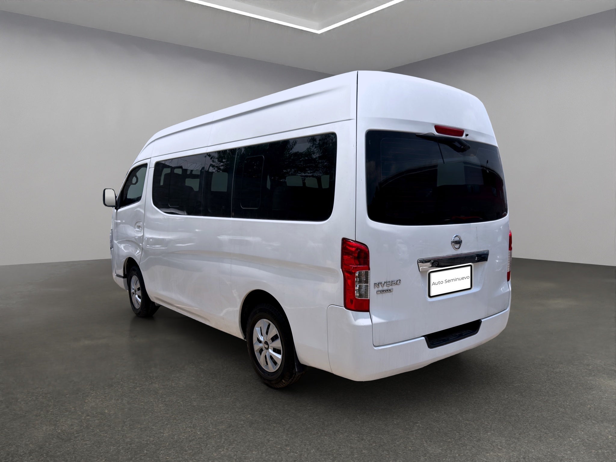 2021 Nissan URVAN 4 PTS AMPLIA TM5 AAC DESEM TRAS 15 PAS