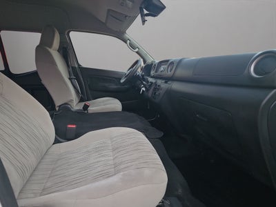 2024 Nissan Urvan 2.5 14 Pasajeros Amplia AA Mt