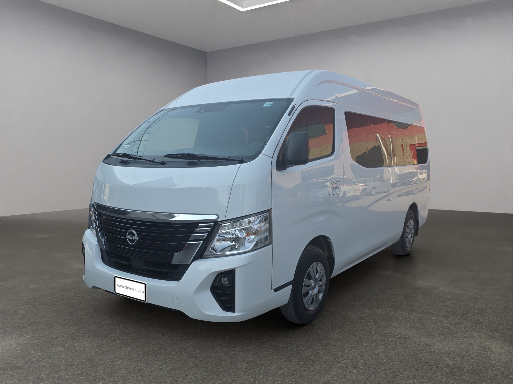 2024 Nissan Urvan 2.5 14 Pasajeros Amplia AA Mt