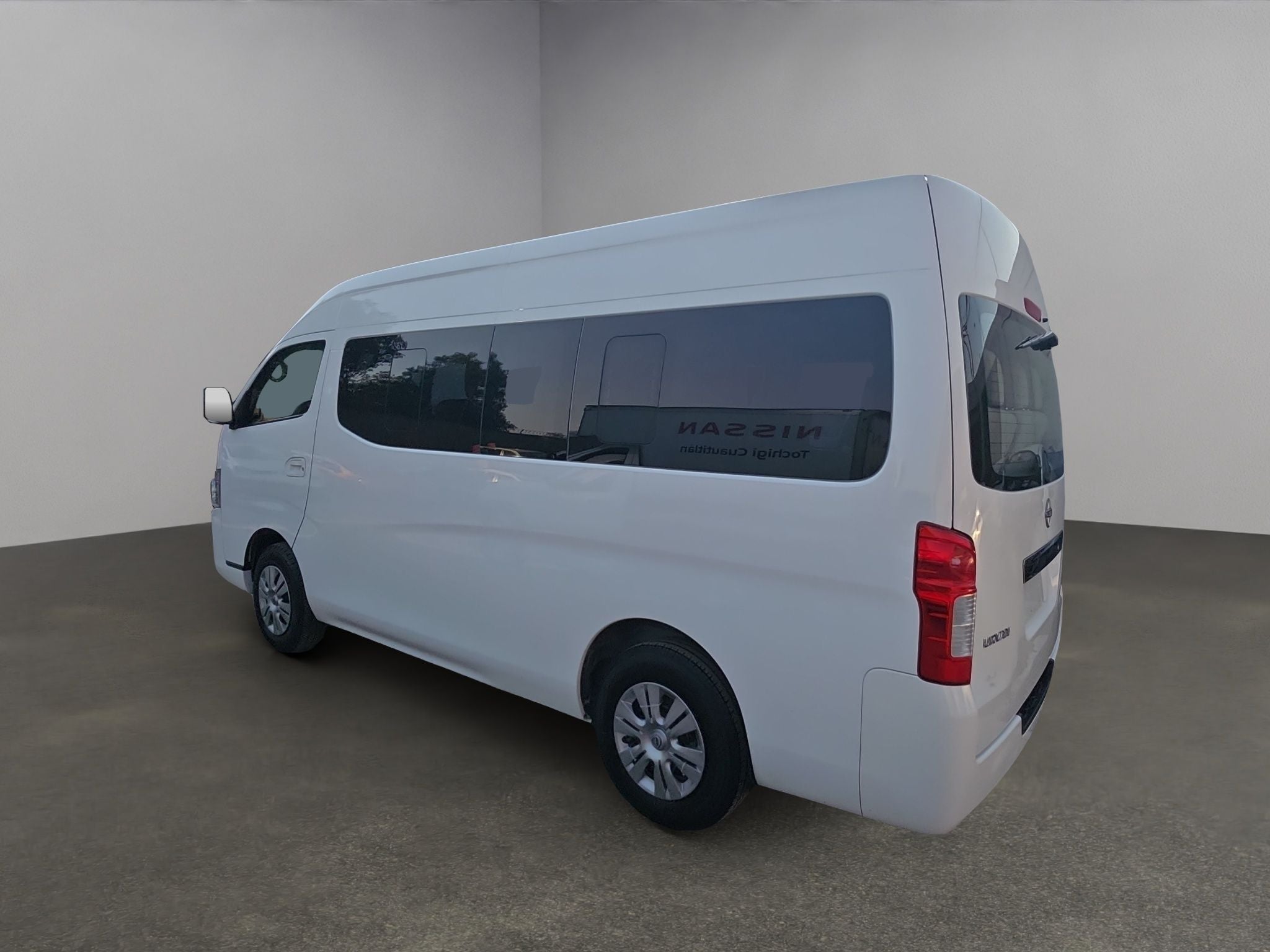 2024 Nissan Urvan 2.5 14 Pasajeros Amplia AA Mt