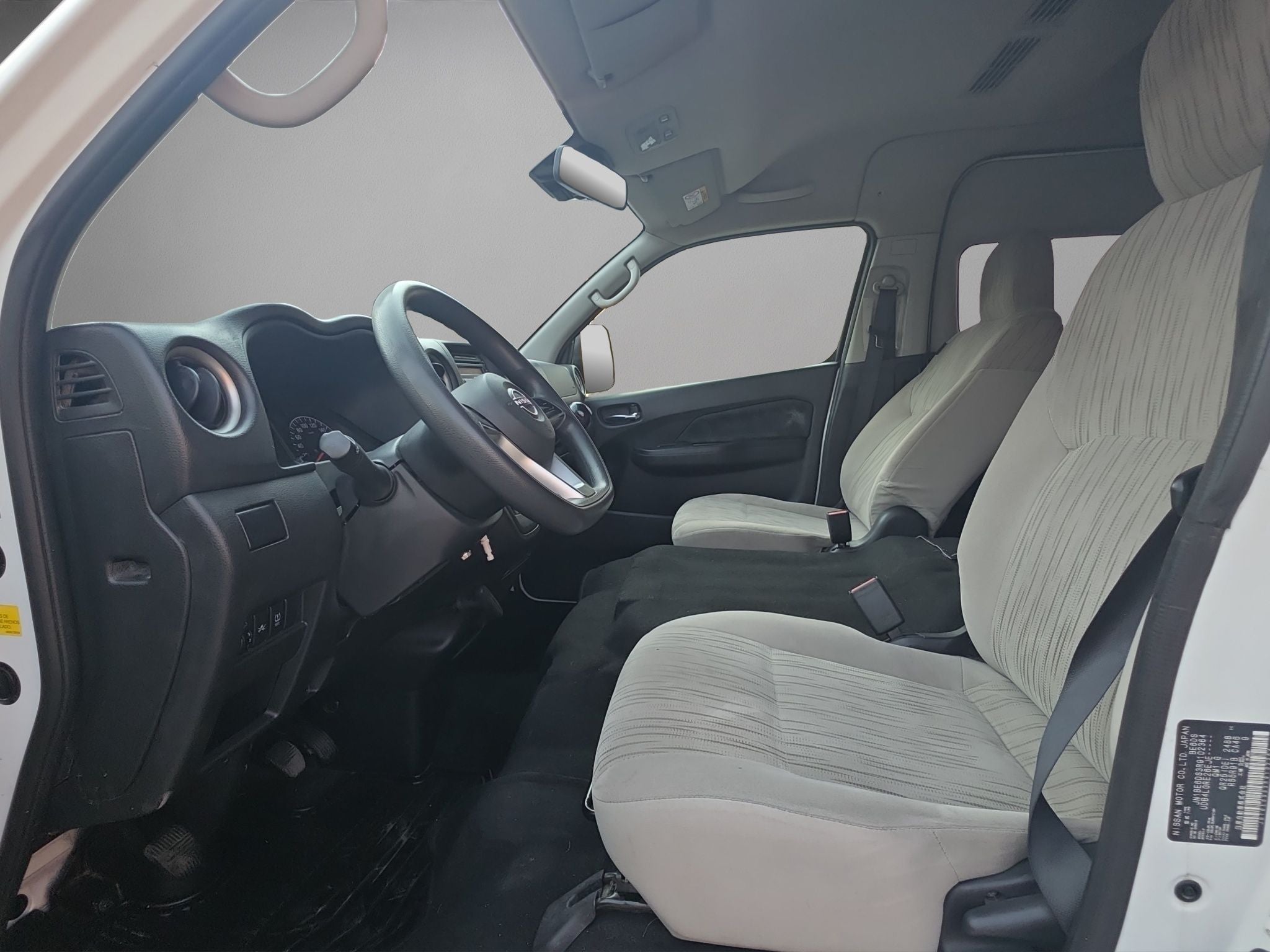 2024 Nissan Urvan 2.5 14 Pasajeros Amplia AA Mt