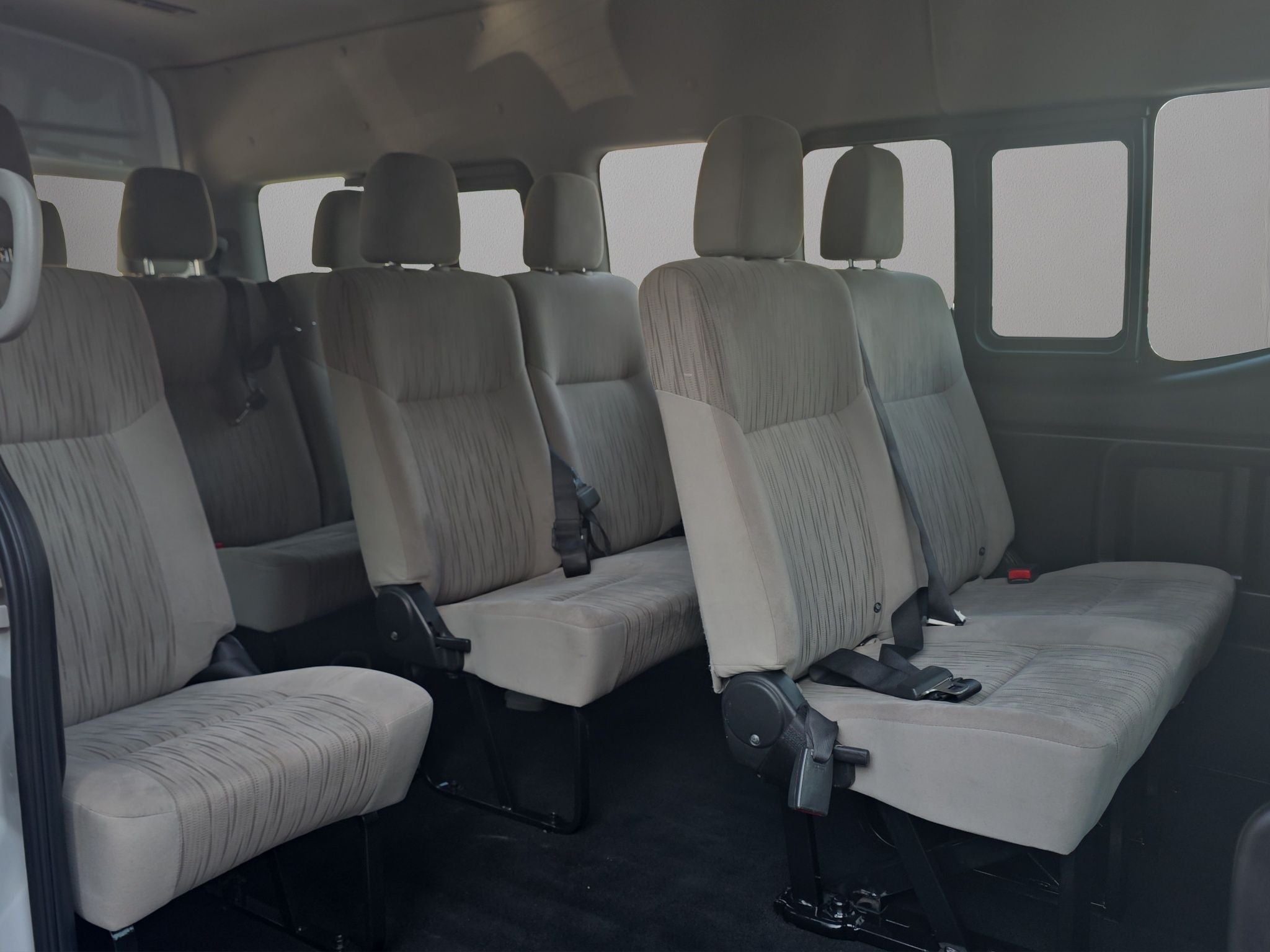 2024 Nissan Urvan 2.5 14 Pasajeros Amplia AA Mt