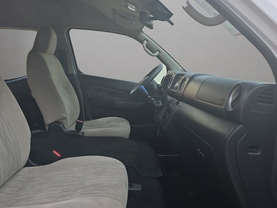 2024 Nissan Urvan 2.5 14 Pasajeros Amplia AA Mt