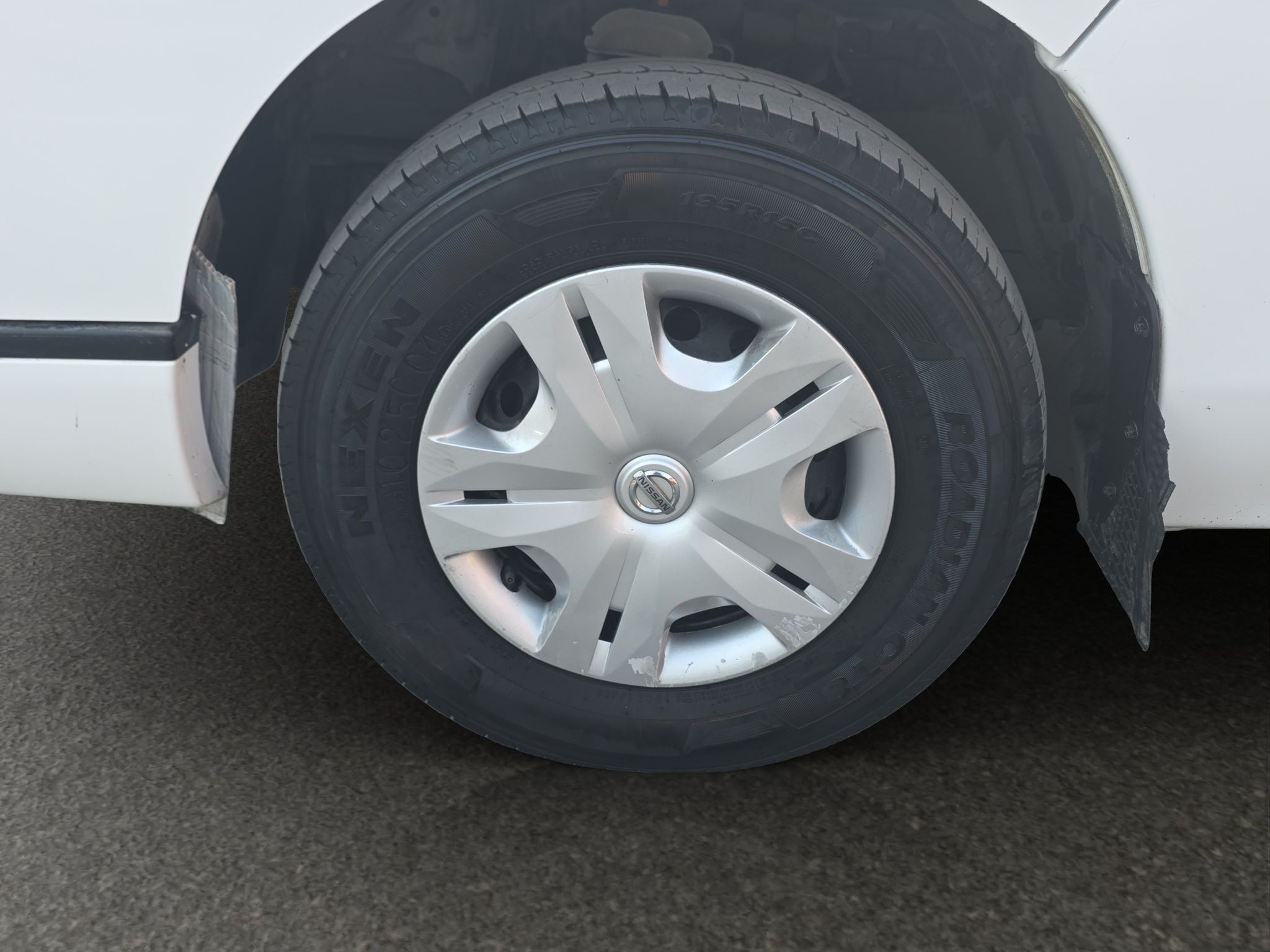 2024 Nissan Urvan 2.5 14 Pasajeros Amplia AA Mt