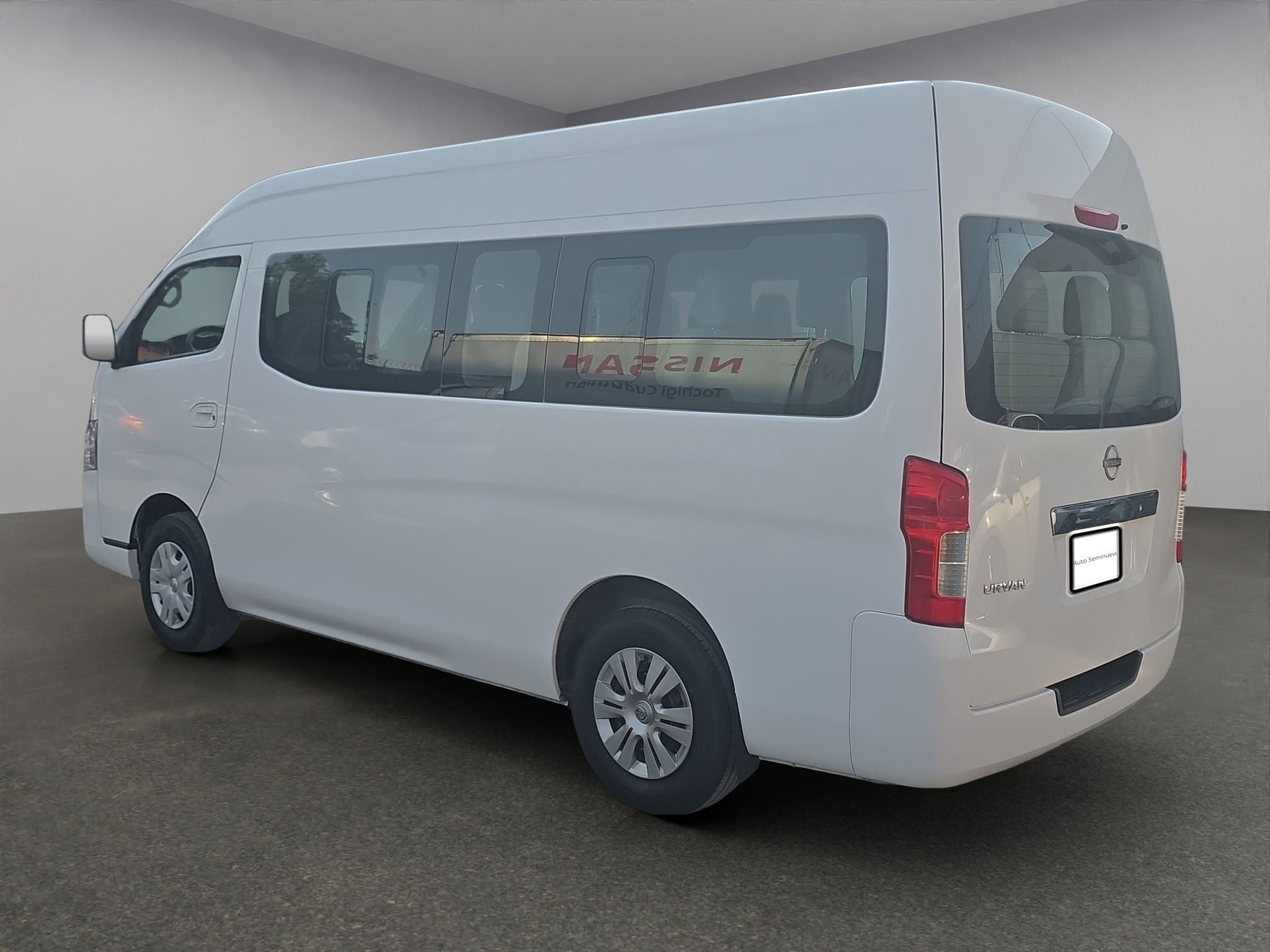2024 Nissan Urvan 2.5 14 Pasajeros Amplia AA Mt