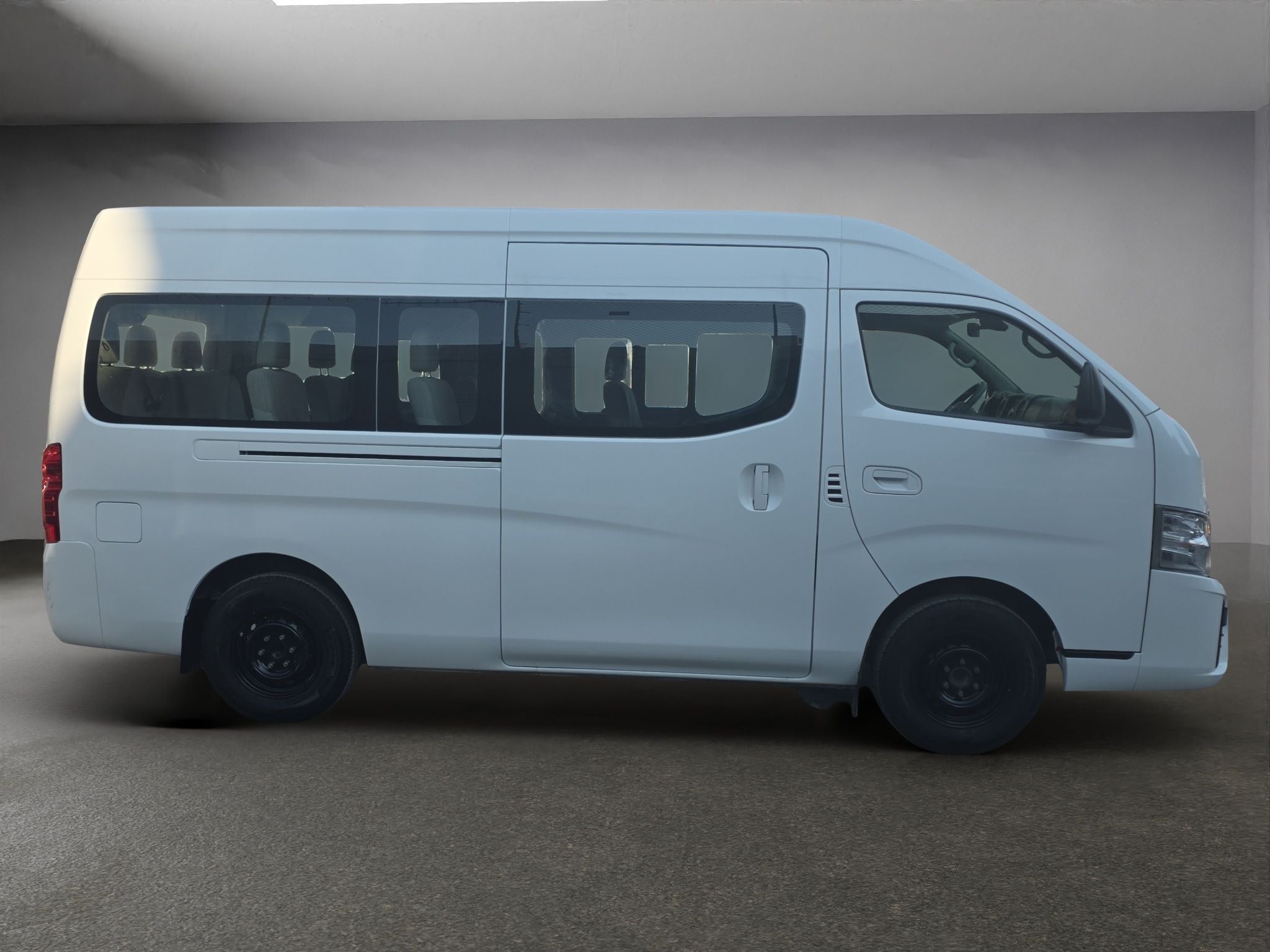 2024 Nissan Urvan 2.5 14 Pasajeros Amplia AA Mt