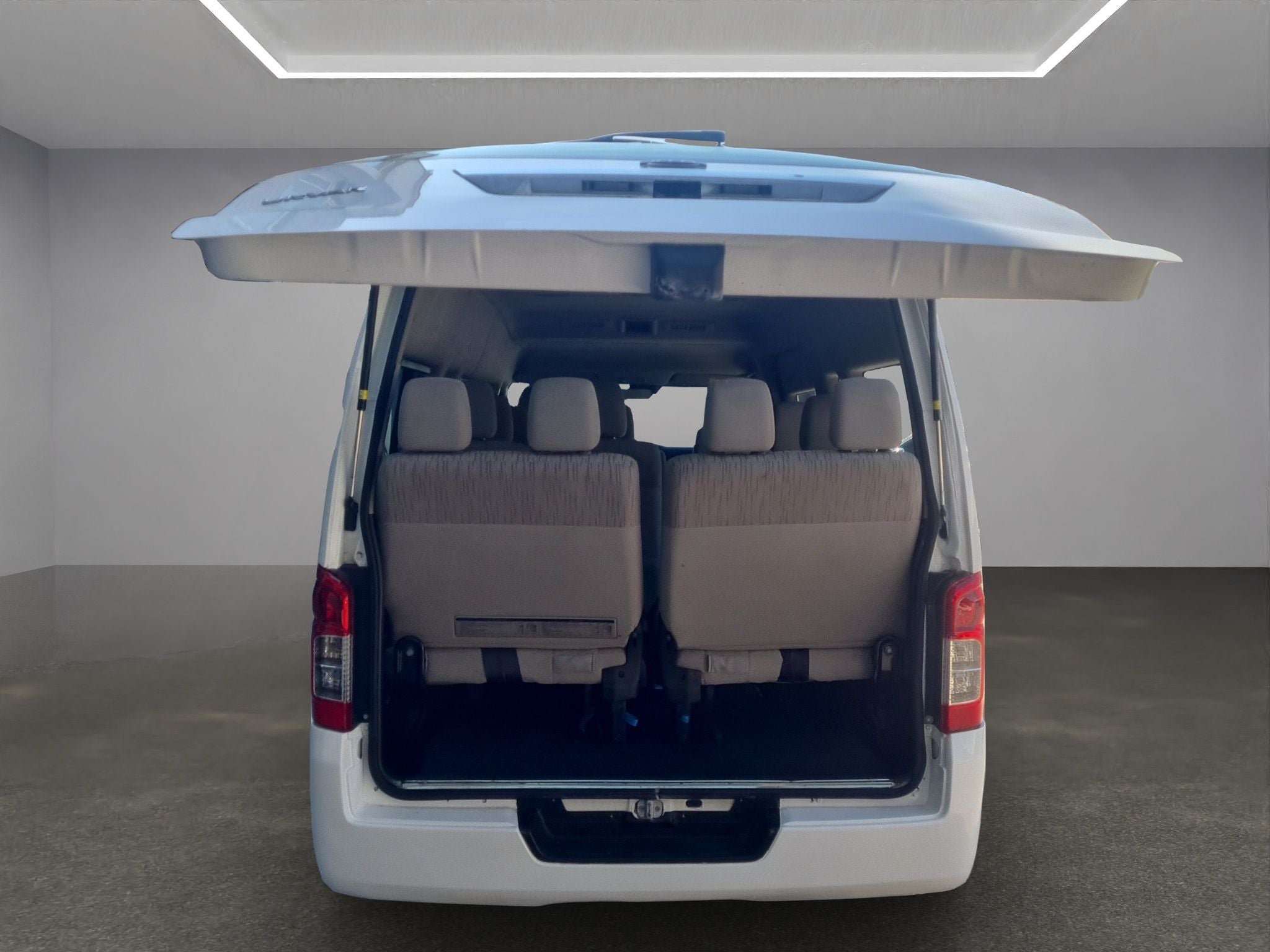 2024 Nissan Urvan 2.5 14 Pasajeros Amplia AA Mt