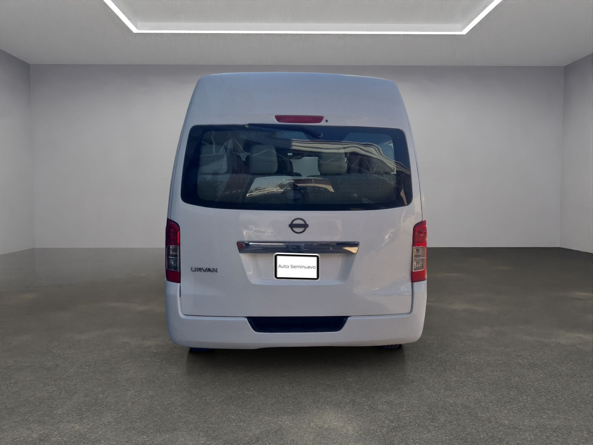 2024 Nissan Urvan 2.5 14 Pasajeros Amplia AA Mt