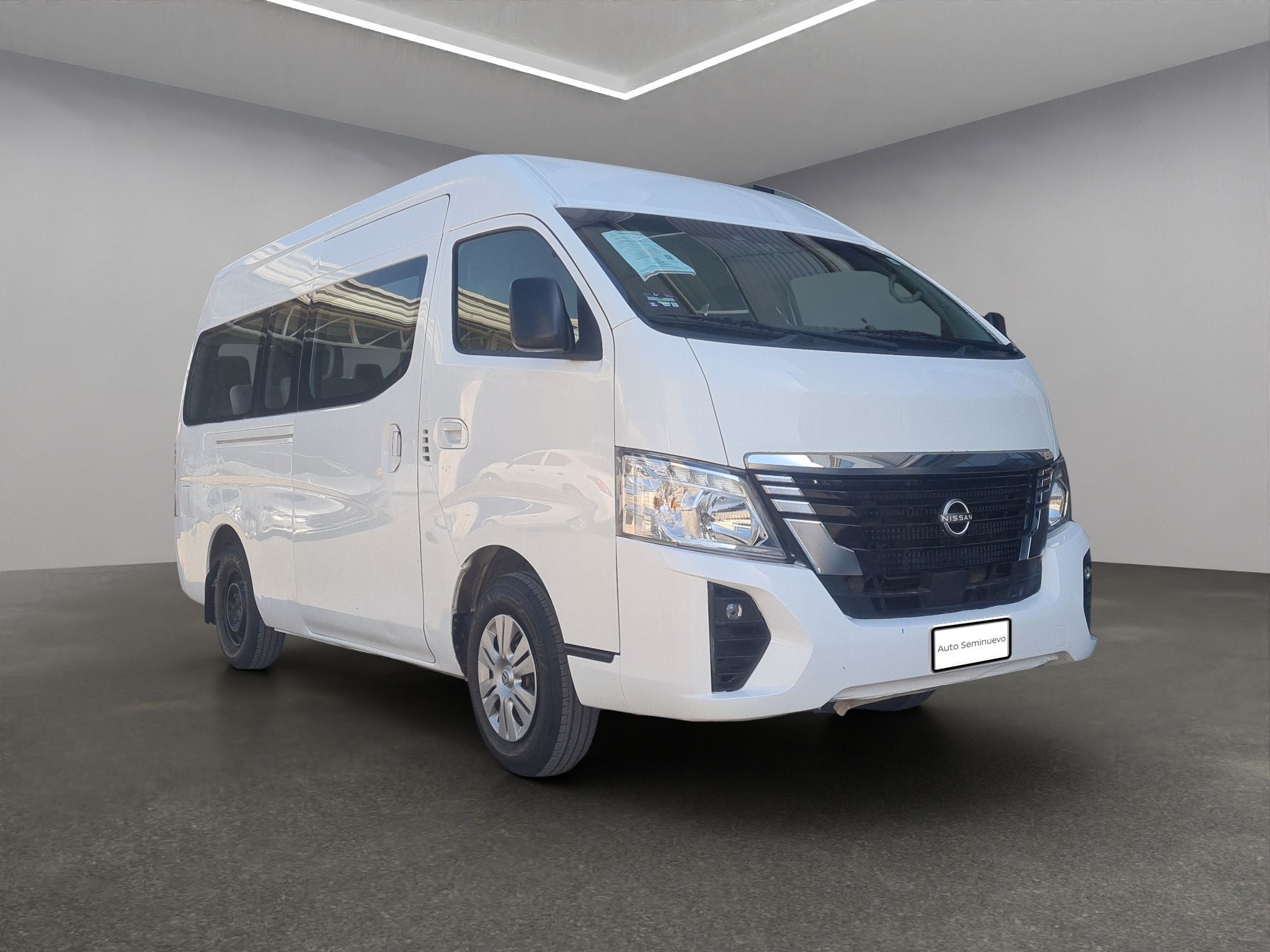 2024 Nissan Urvan 2.5 14 Pasajeros Amplia AA Mt