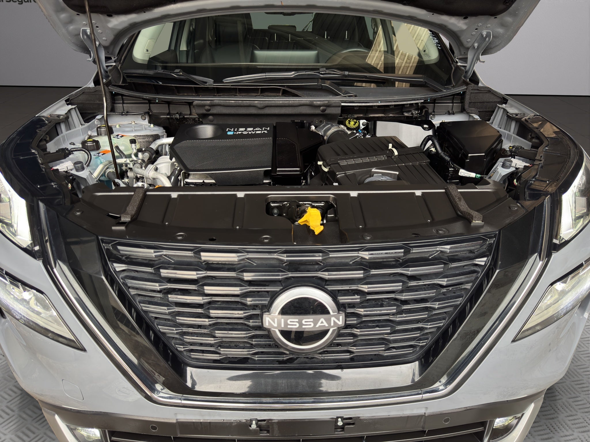 2025 Nissan X-TRAIL 5P PLATINUM E.POWER HEV L31.5 AUT