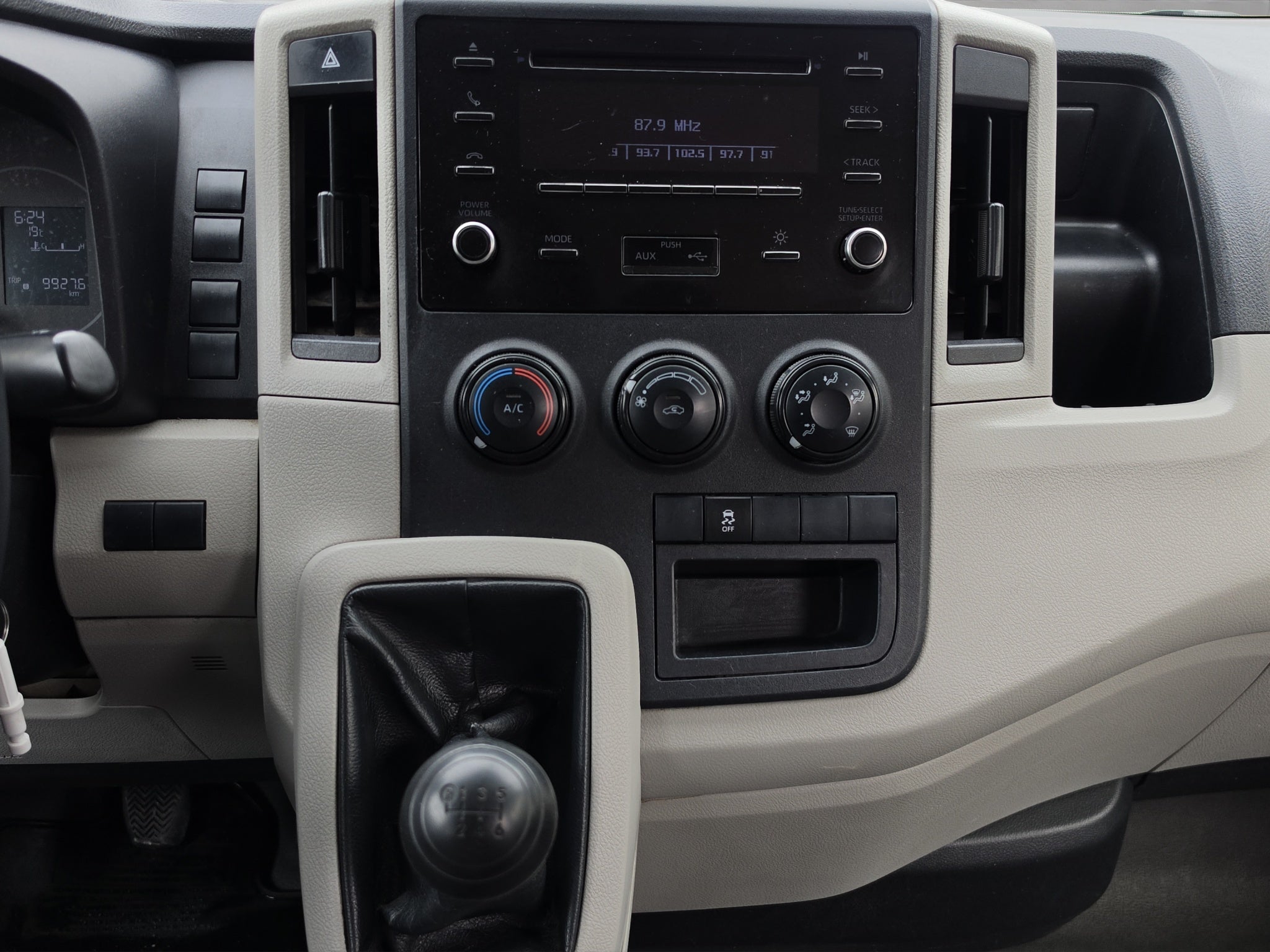 2020 Toyota HIACE 4 PTS DX SUPERLARGA TM5 CVENTANAS