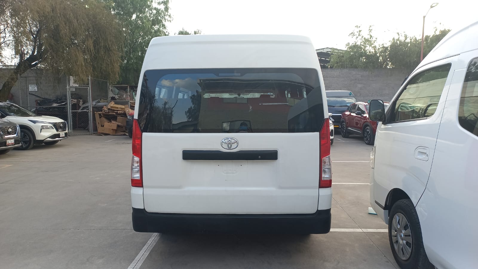 2020 Toyota HIACE 4 PTS DX SUPERLARGA TM5 CVENTANAS