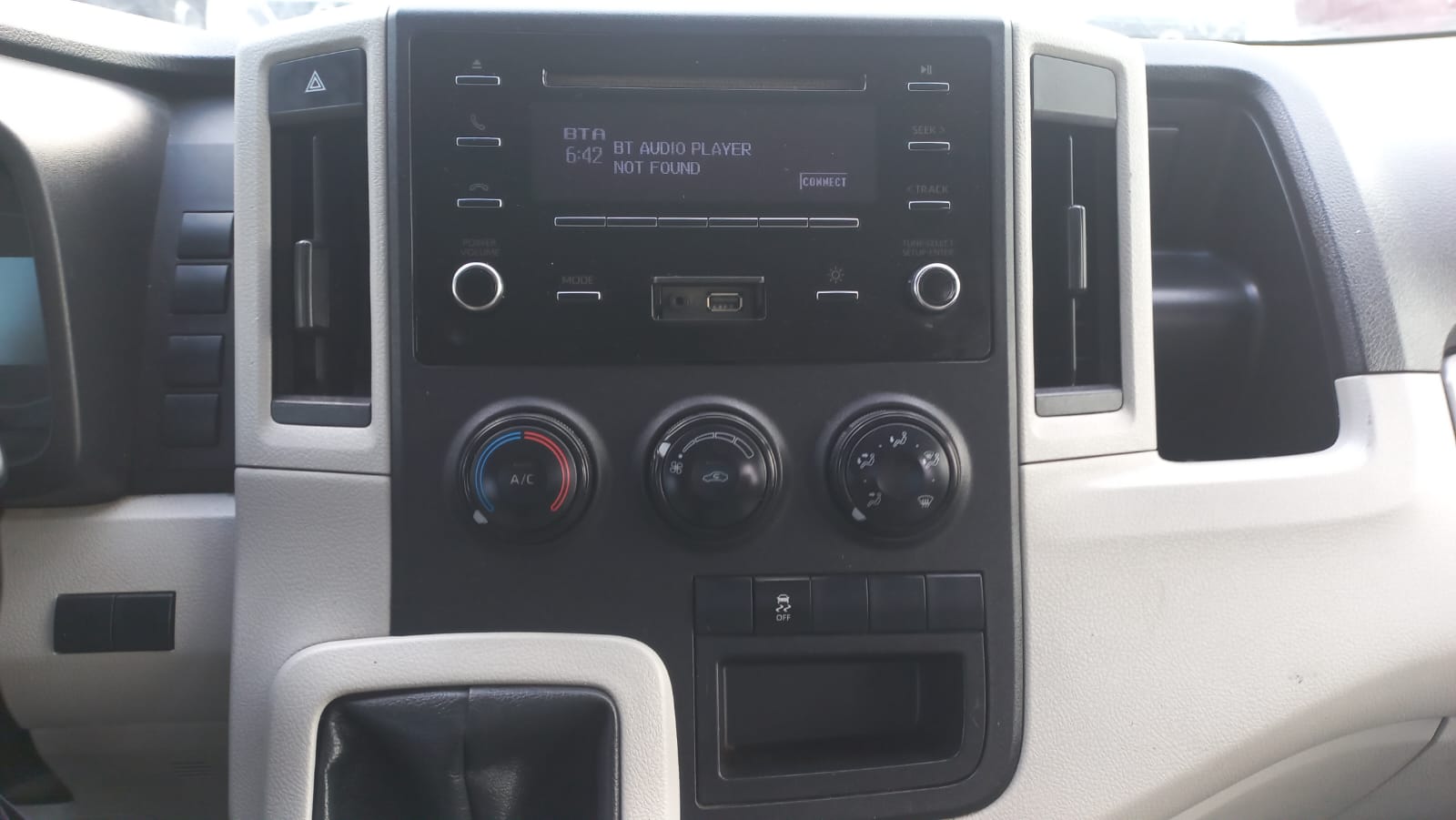 2020 Toyota HIACE 4 PTS DX SUPERLARGA TM5 CVENTANAS