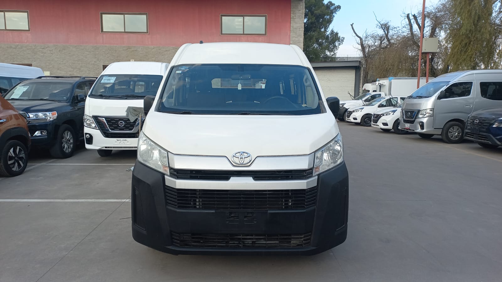 2020 Toyota HIACE 4 PTS DX SUPERLARGA TM5 CVENTANAS