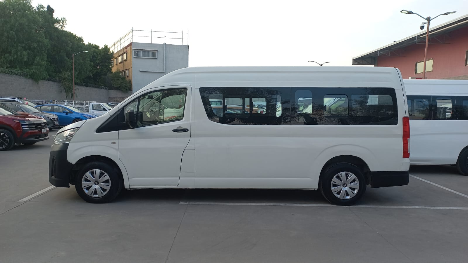2020 Toyota HIACE 4 PTS DX SUPERLARGA TM5 CVENTANAS