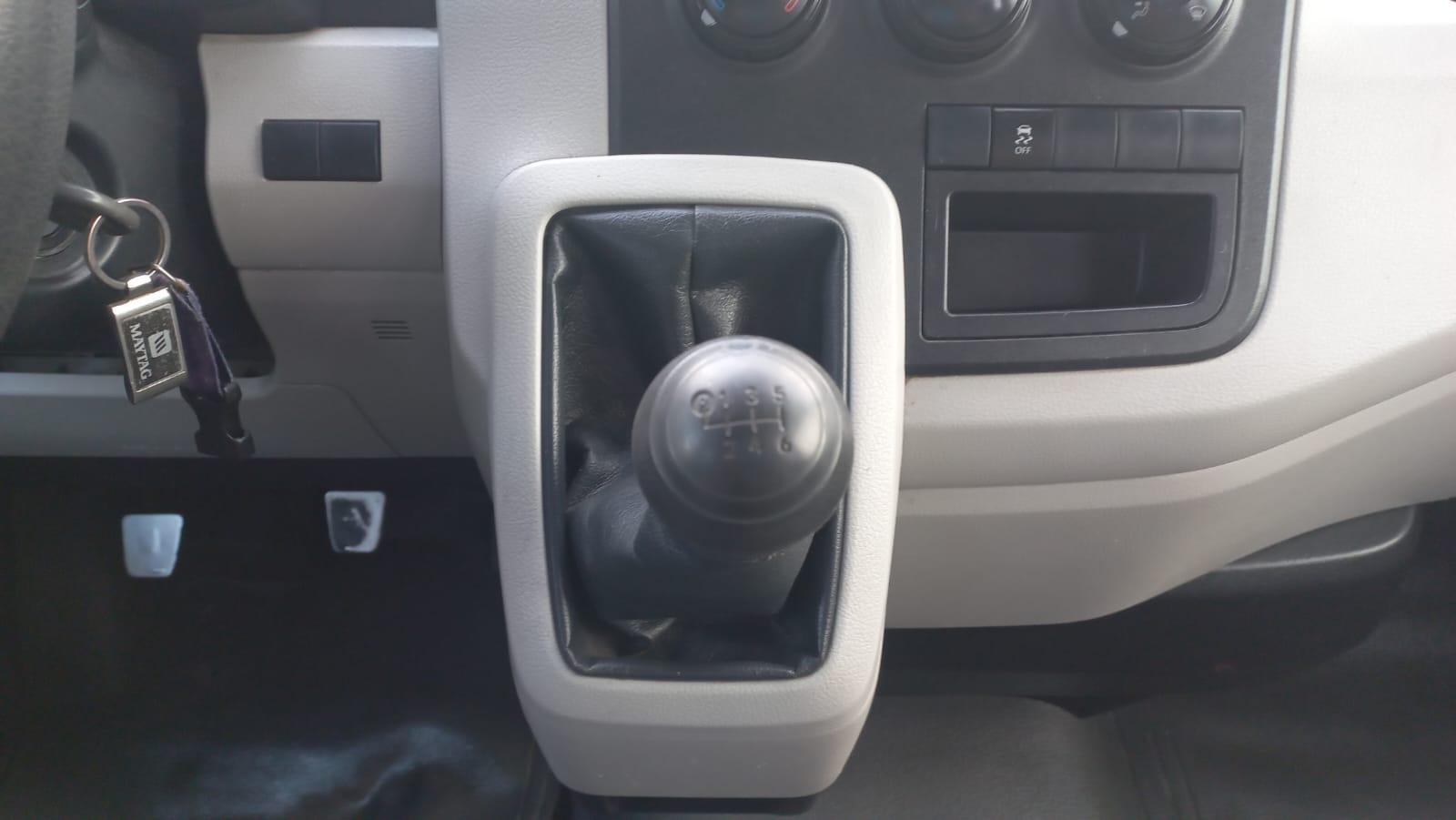 2020 Toyota HIACE 4 PTS DX SUPERLARGA TM5 CVENTANAS