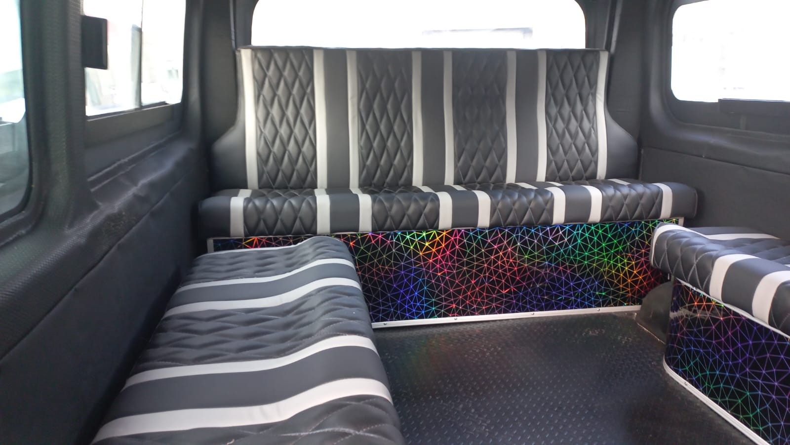 2020 Toyota HIACE 4 PTS DX SUPERLARGA TM5 CVENTANAS