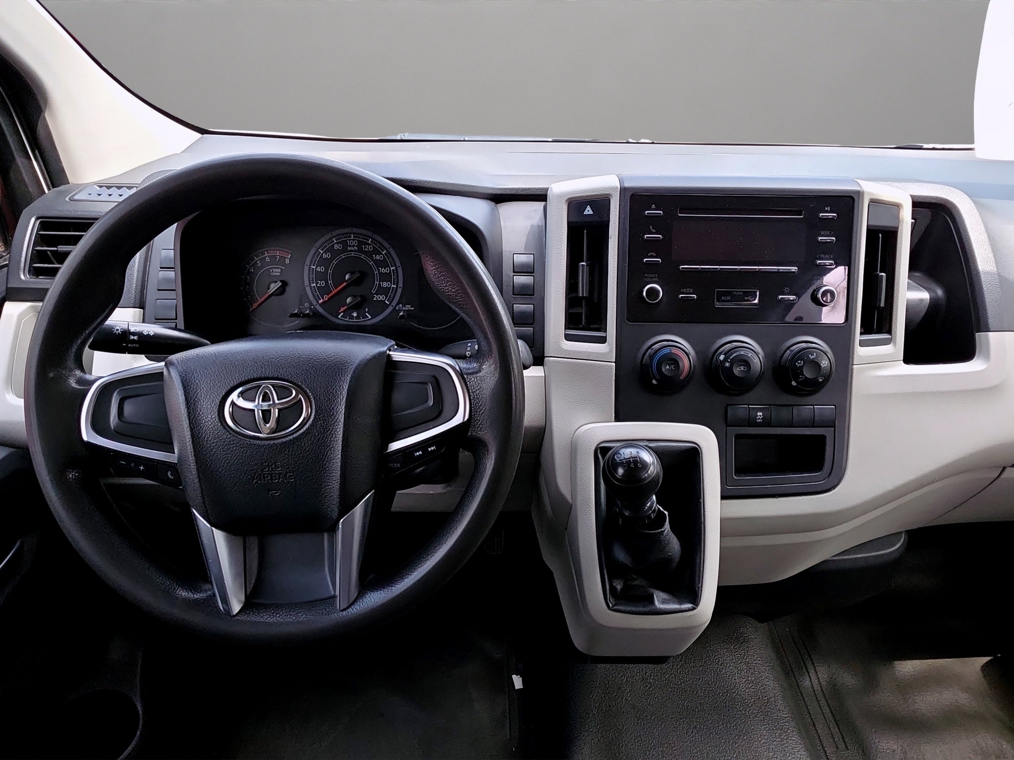 2020 Toyota HIACE 5 PTS DX SUPERLARGA TM5 TOLDO ALTO