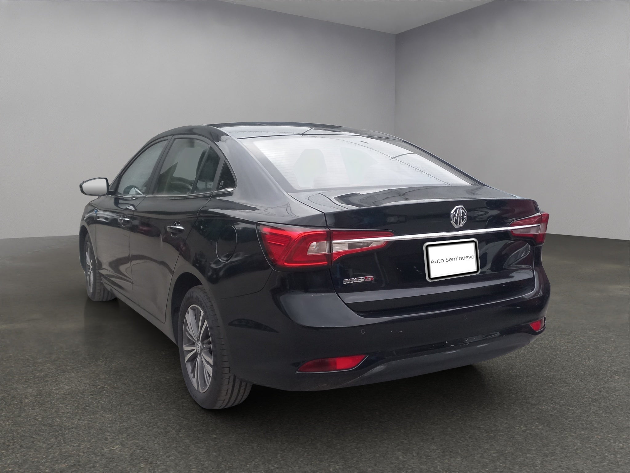 2023 MG MG 5 4 PTS ELEGANCE 15L TA VE PIEL QC RA-16