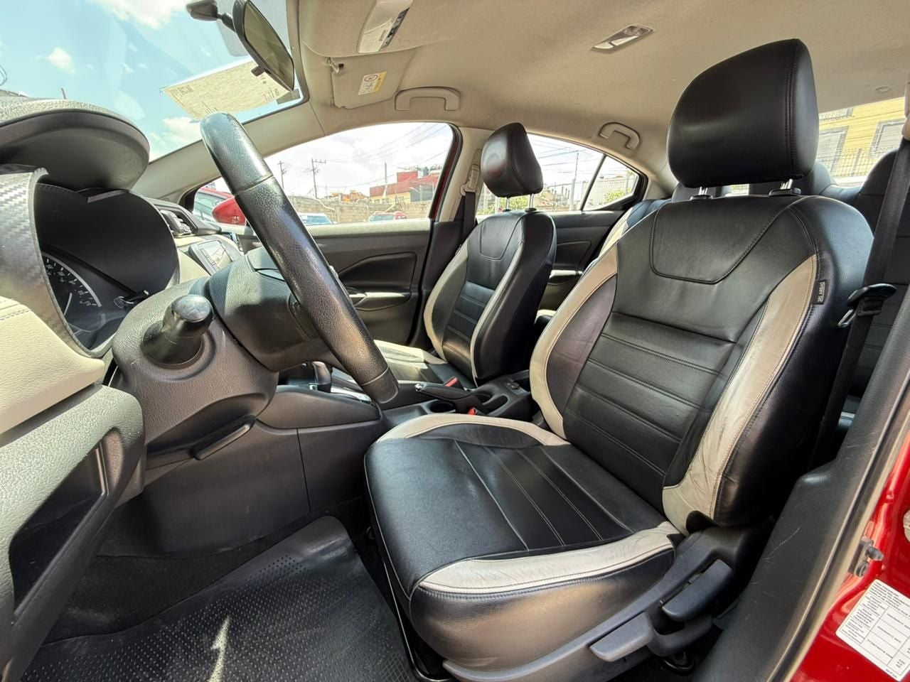 2020 Nissan Versa 1.6 Platinum Piel At