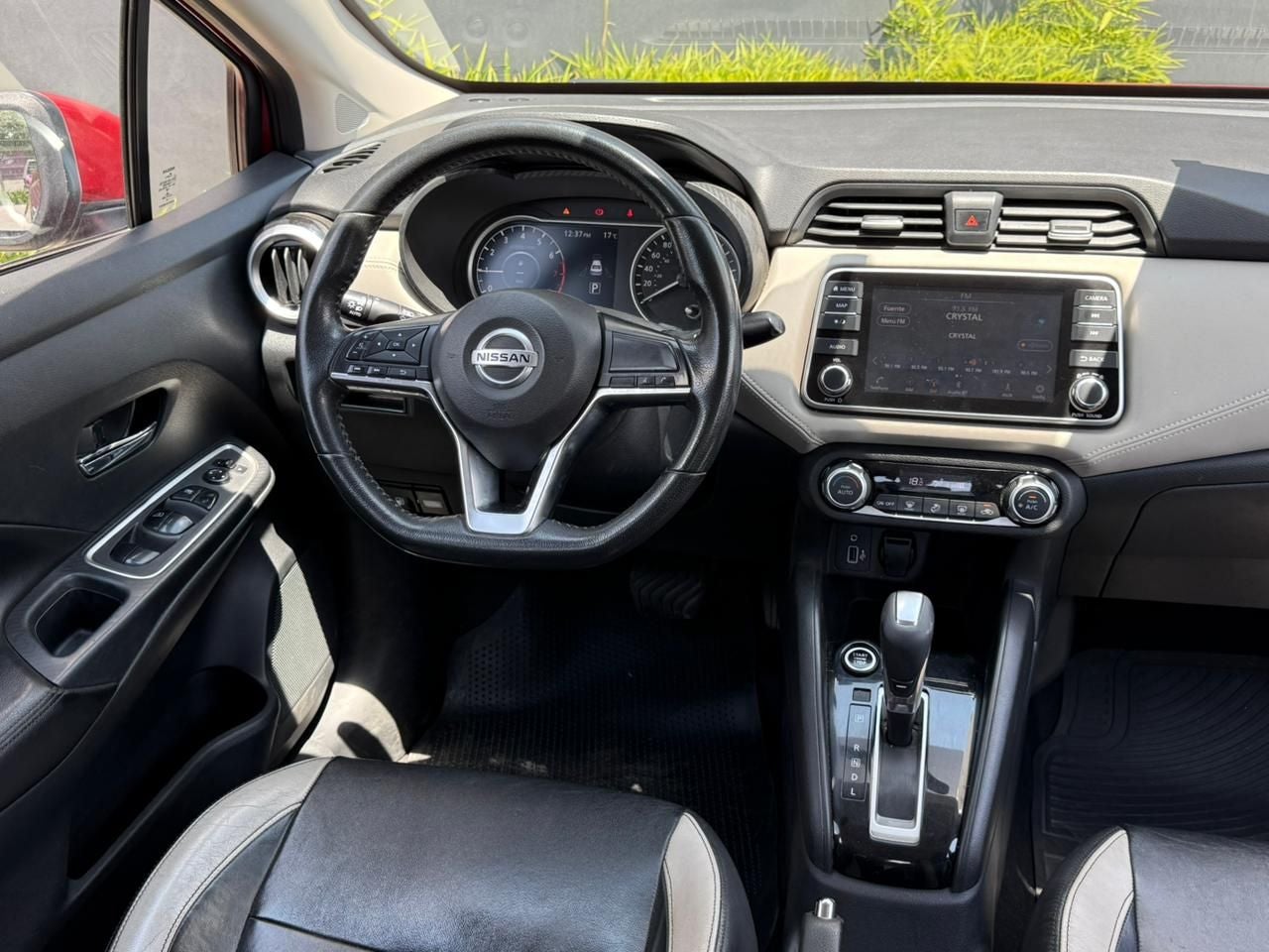 2020 Nissan Versa 1.6 Platinum Piel At