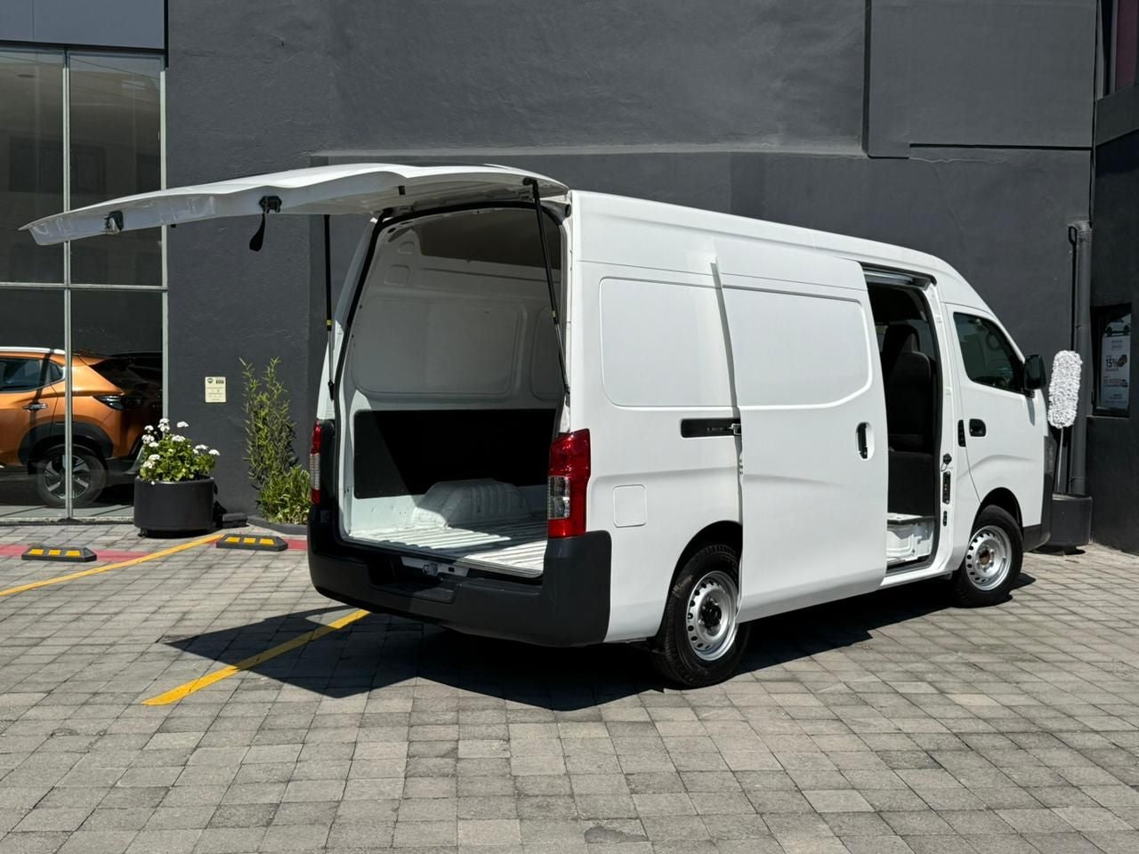 2024 Nissan Urvan 2.5 Panel Amplia AA Mt