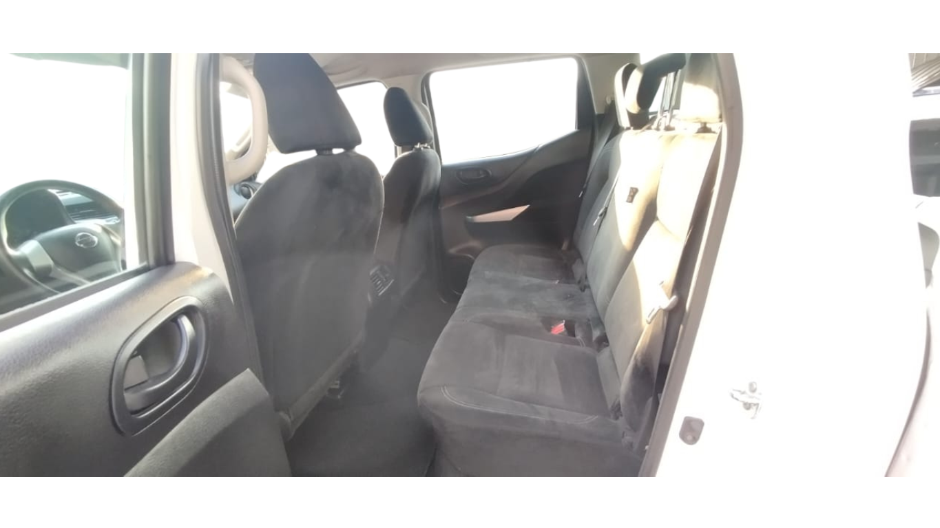 2020 Nissan NP300 Doble Cabina 2.5 SE Paq Seguridad Mt