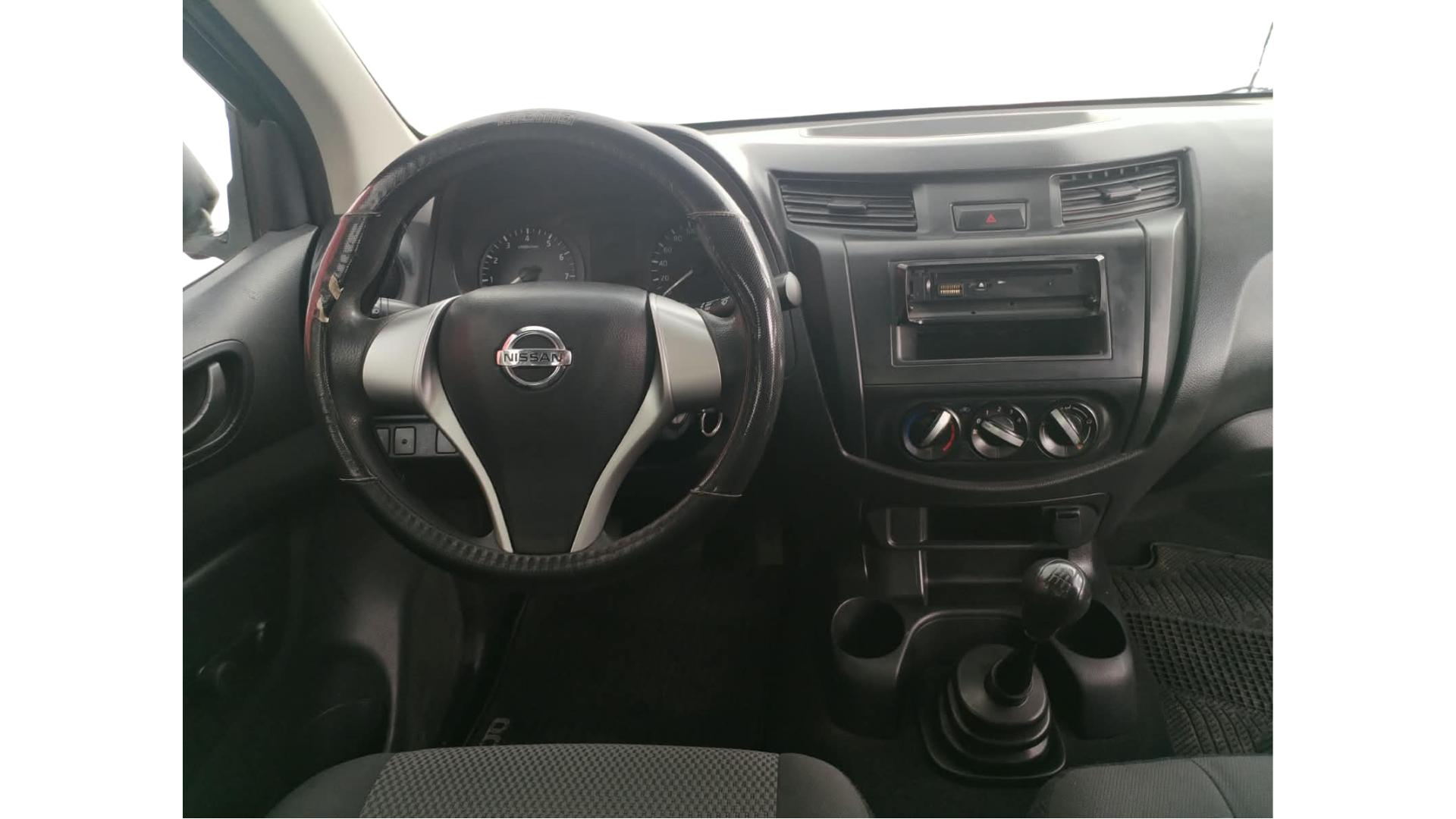 2017 Nissan NP300 2.5 Estacas Dh Aa Mt