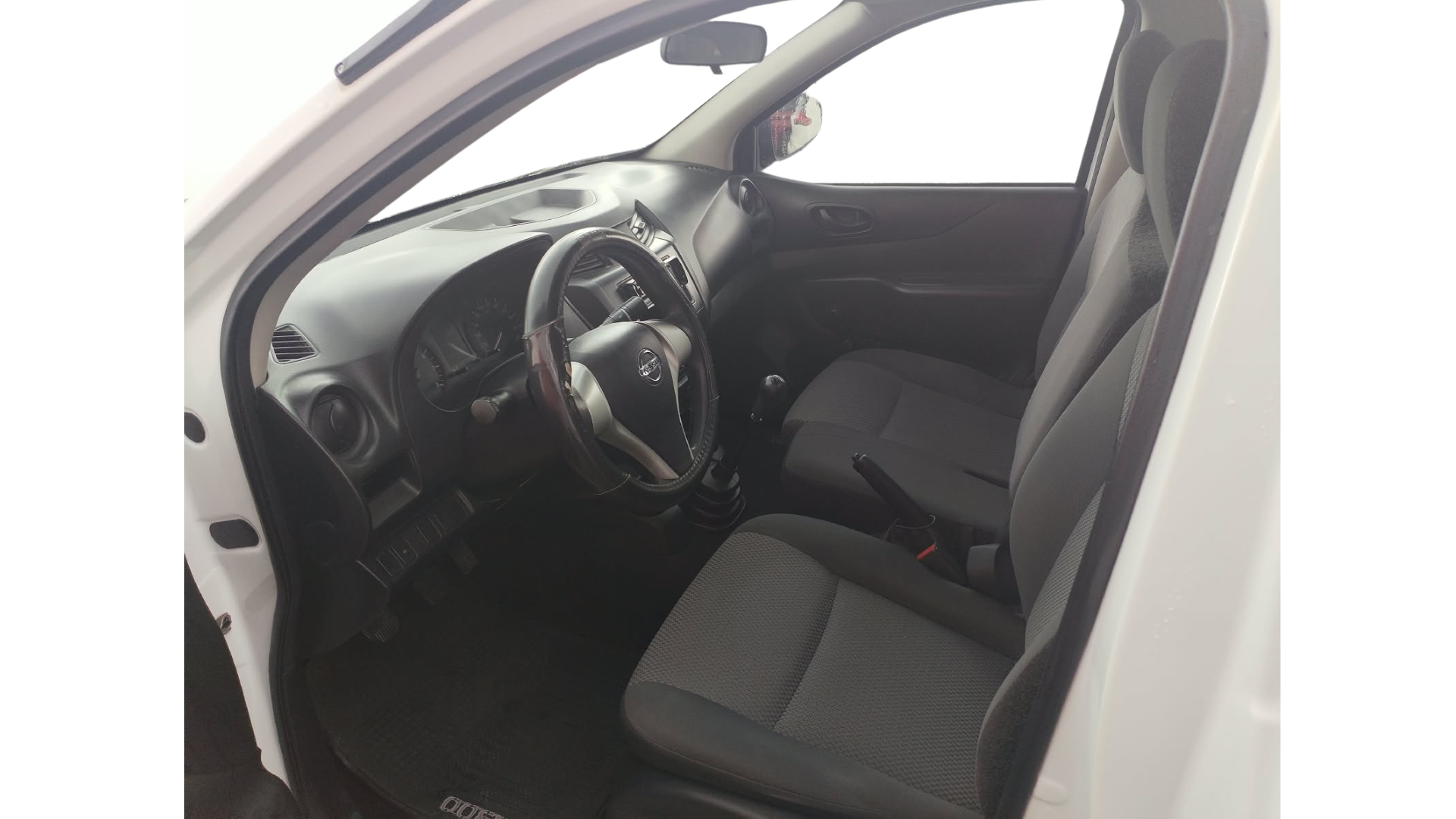 2017 Nissan NP300 2.5 Estacas Dh Aa Mt