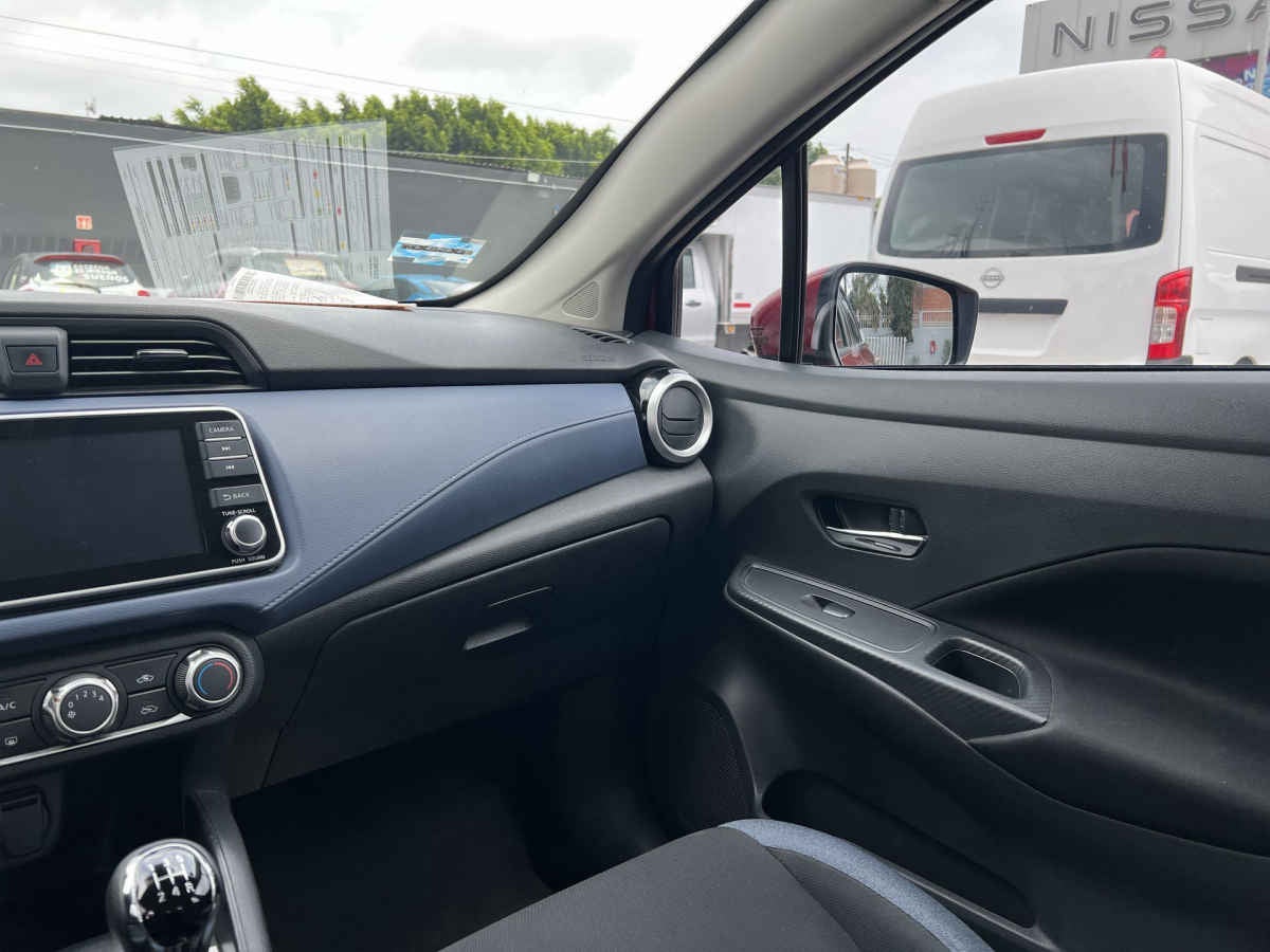 2023 Nissan Versa 4p Advance L4/1.6 Man