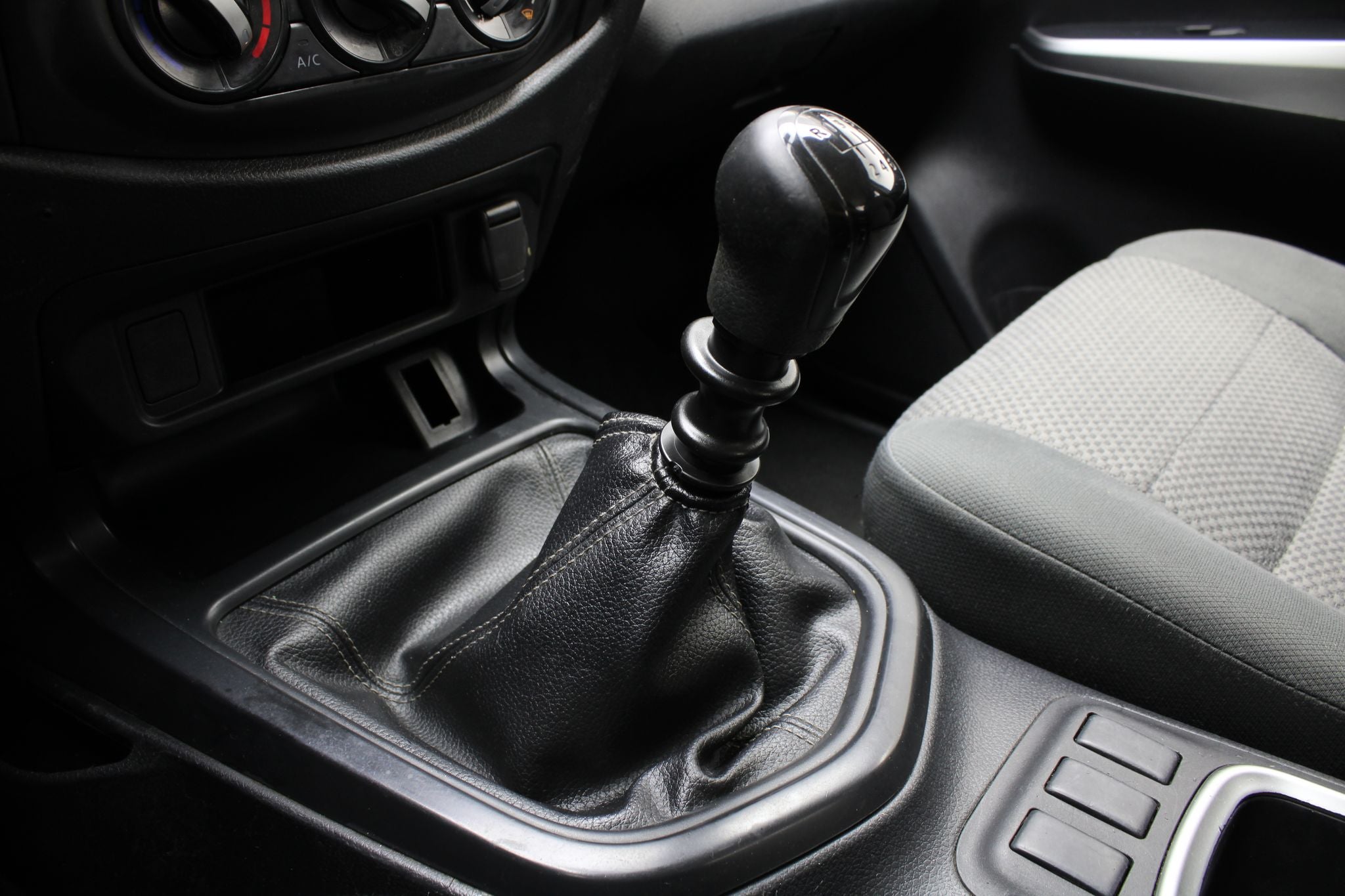 2022 Nissan Frontier 2.5 Se Mt