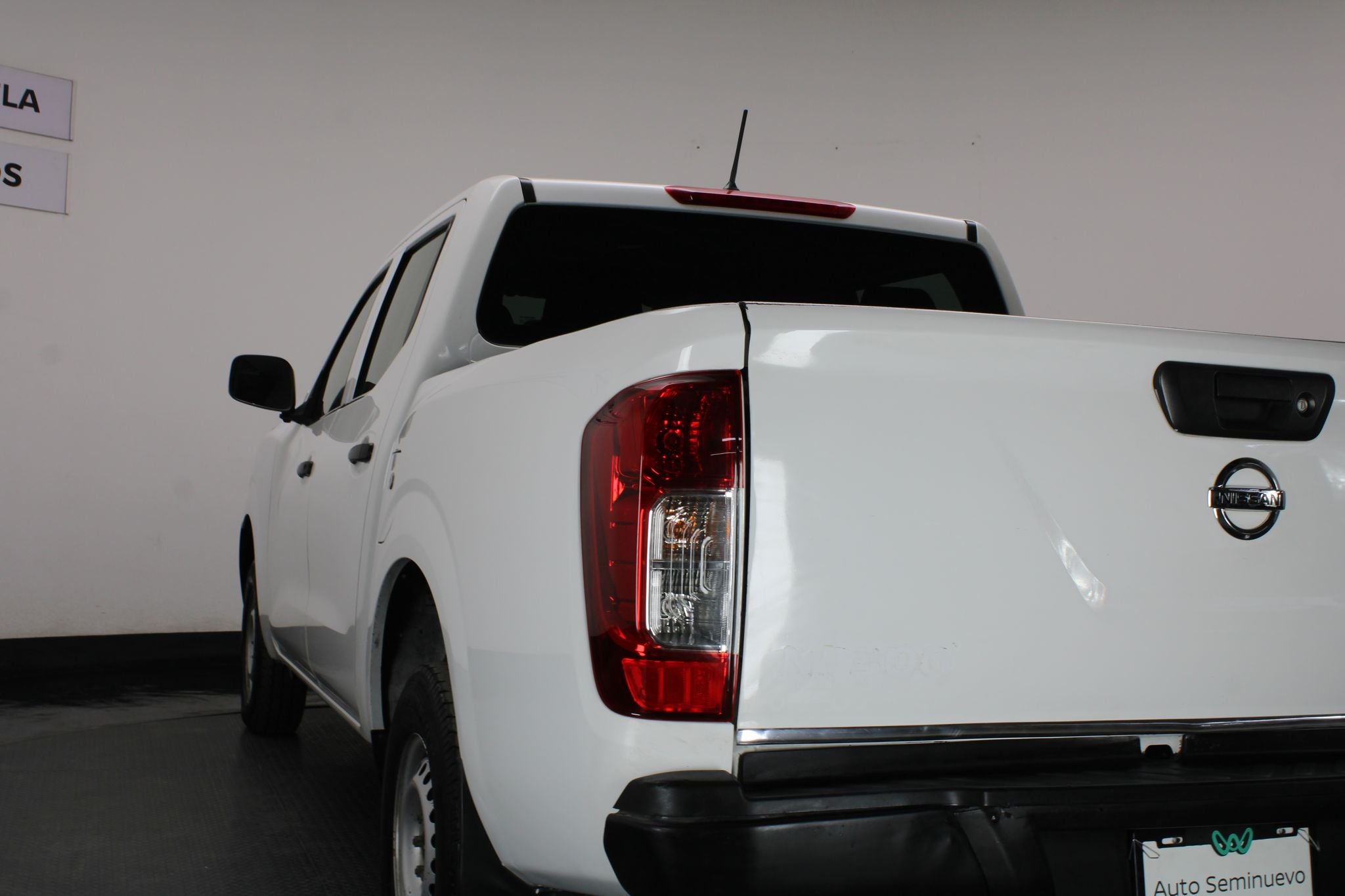 2020 Nissan NP300 Doble Cabina 2.5 SE Paq Seguridad Mt