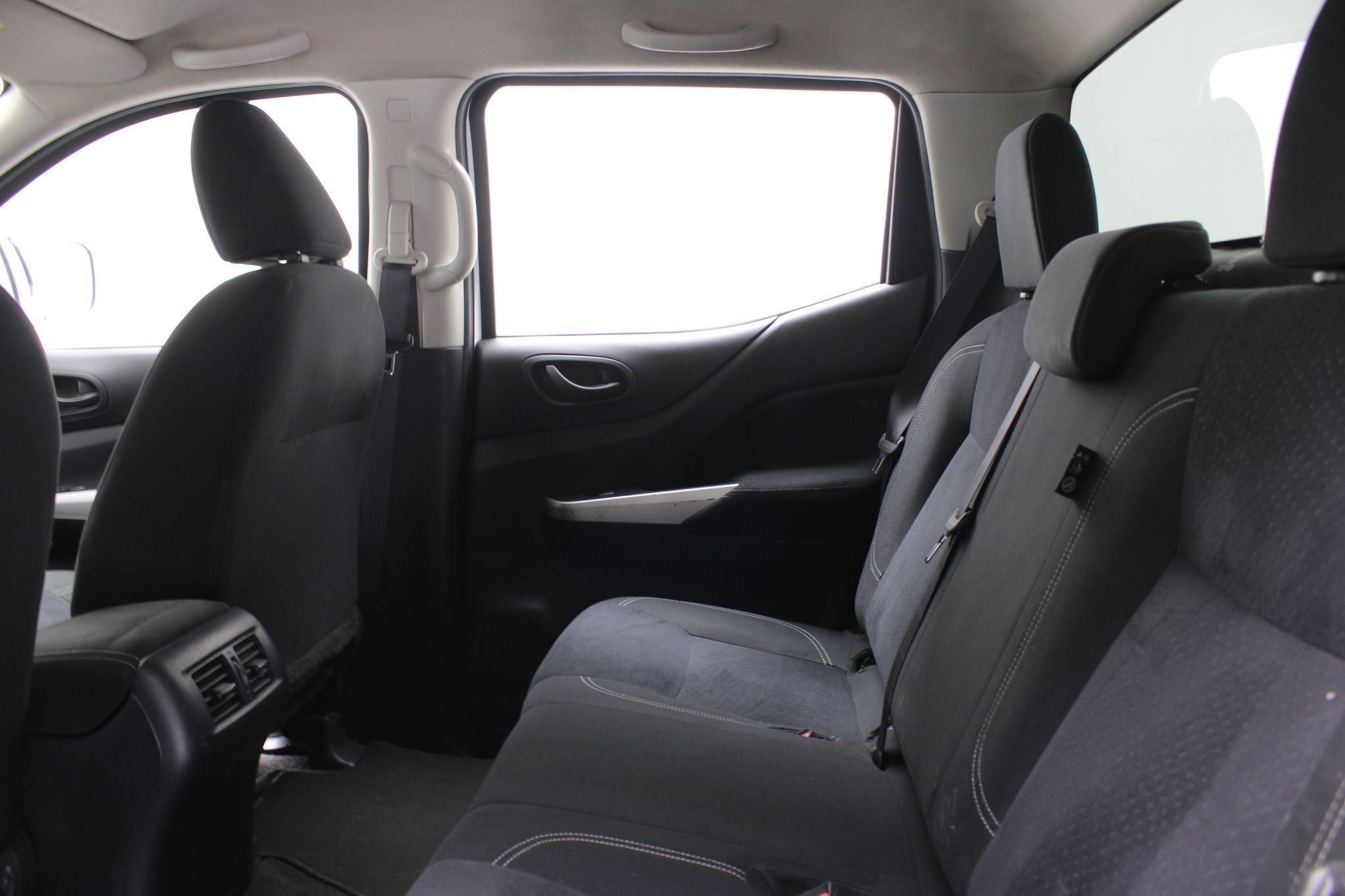 2020 Nissan NP300 Doble Cabina 2.5 SE Paq Seguridad Mt