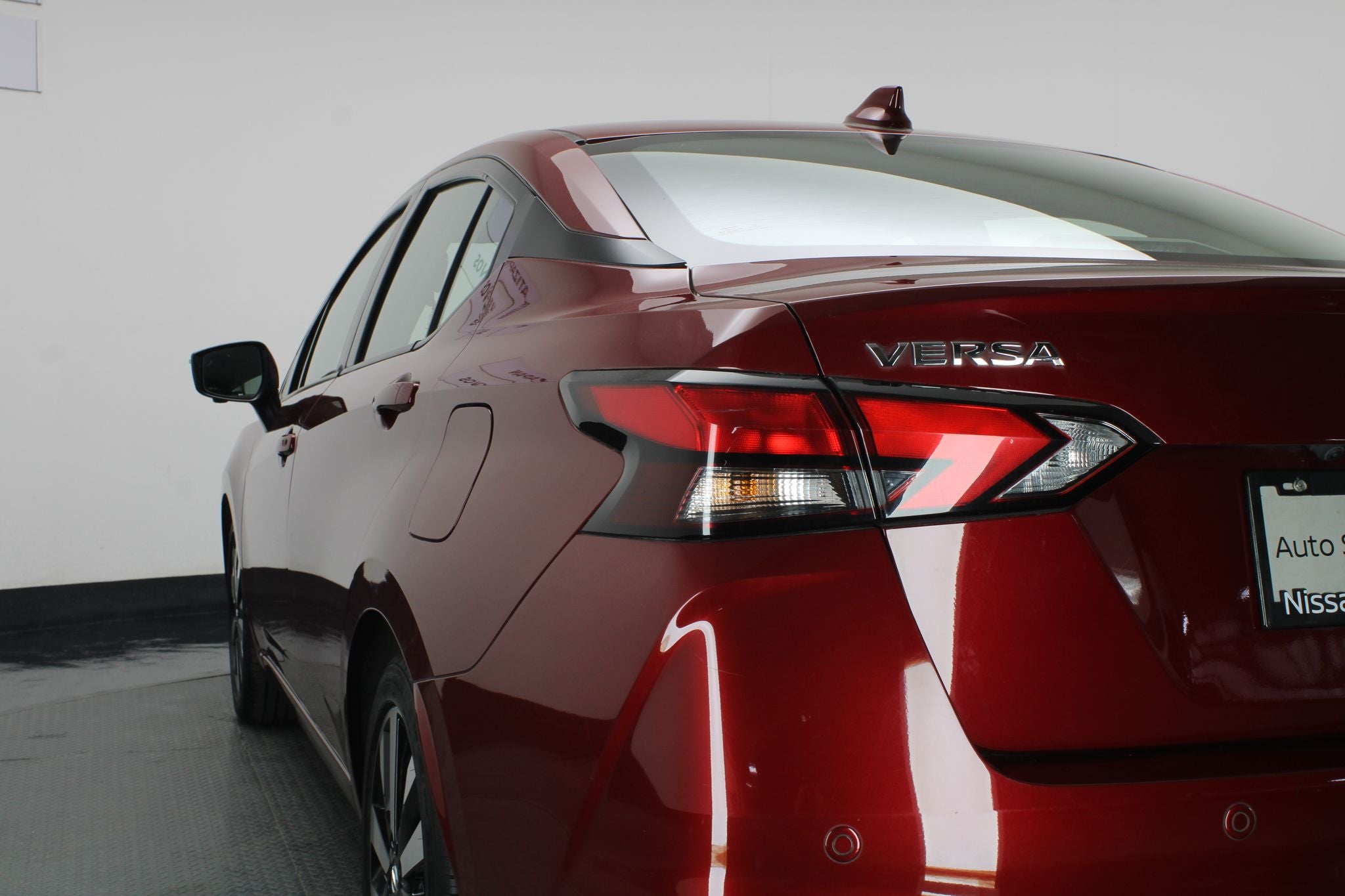 2022 Nissan Versa 1.6 Platinum Piel At