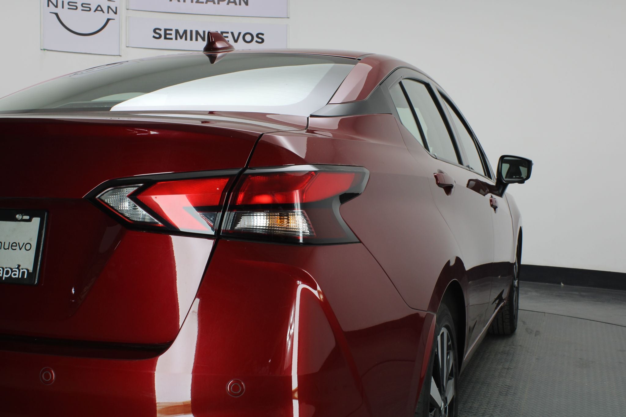 2022 Nissan Versa 1.6 Platinum Piel At