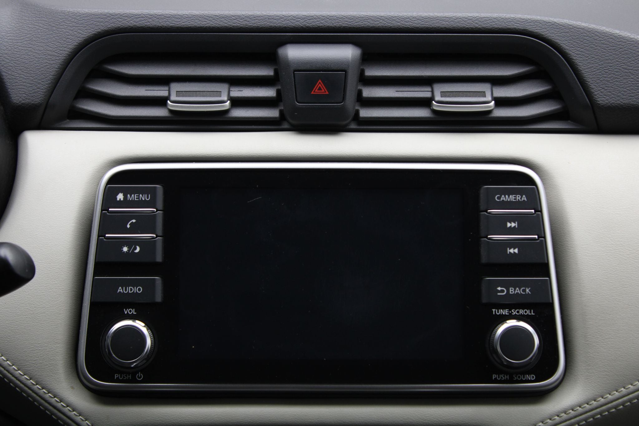 2022 Nissan Versa 1.6 Platinum Piel At